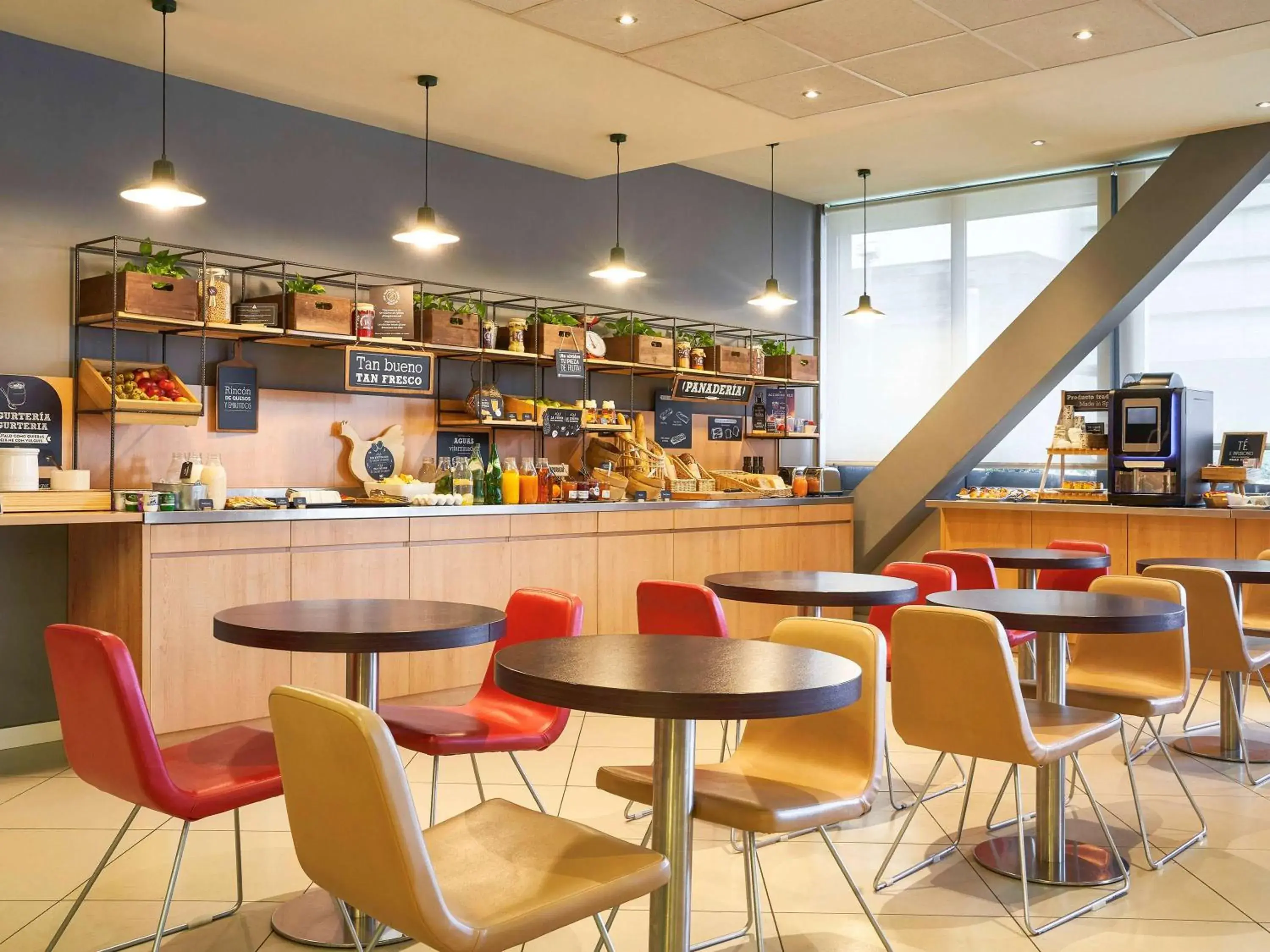 Restaurant/places to eat, Lounge/Bar in Ibis Barcelona Meridiana
