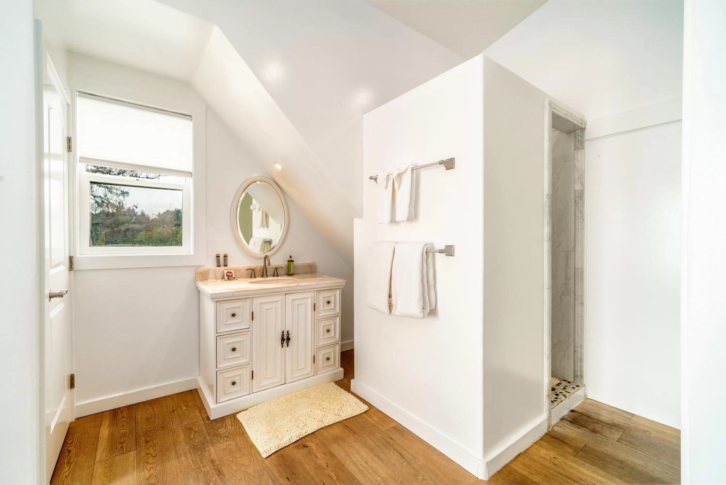 Shower in Agate Cove Inn