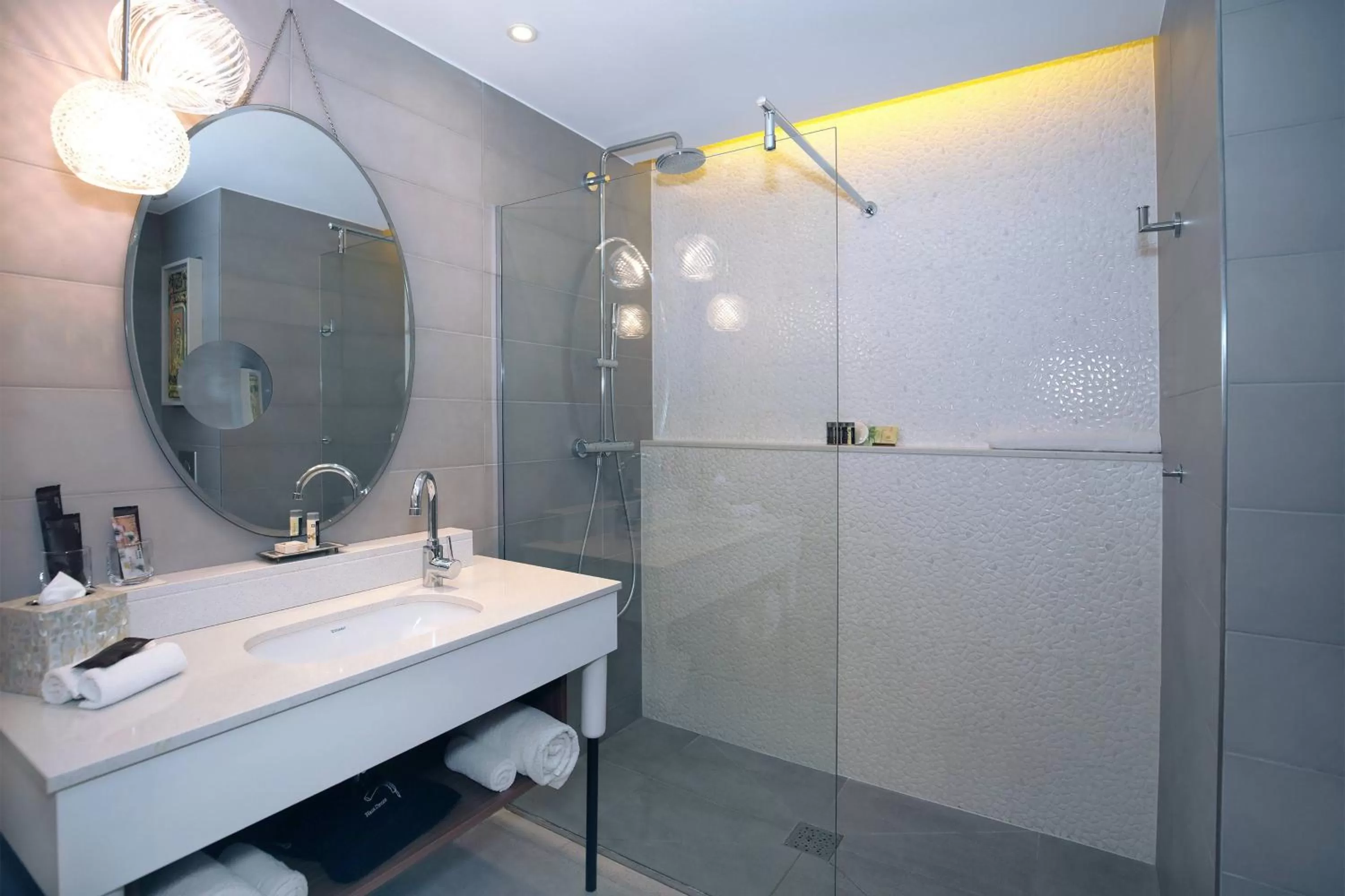 Bathroom in Renaissance Aix-en-Provence Hotel