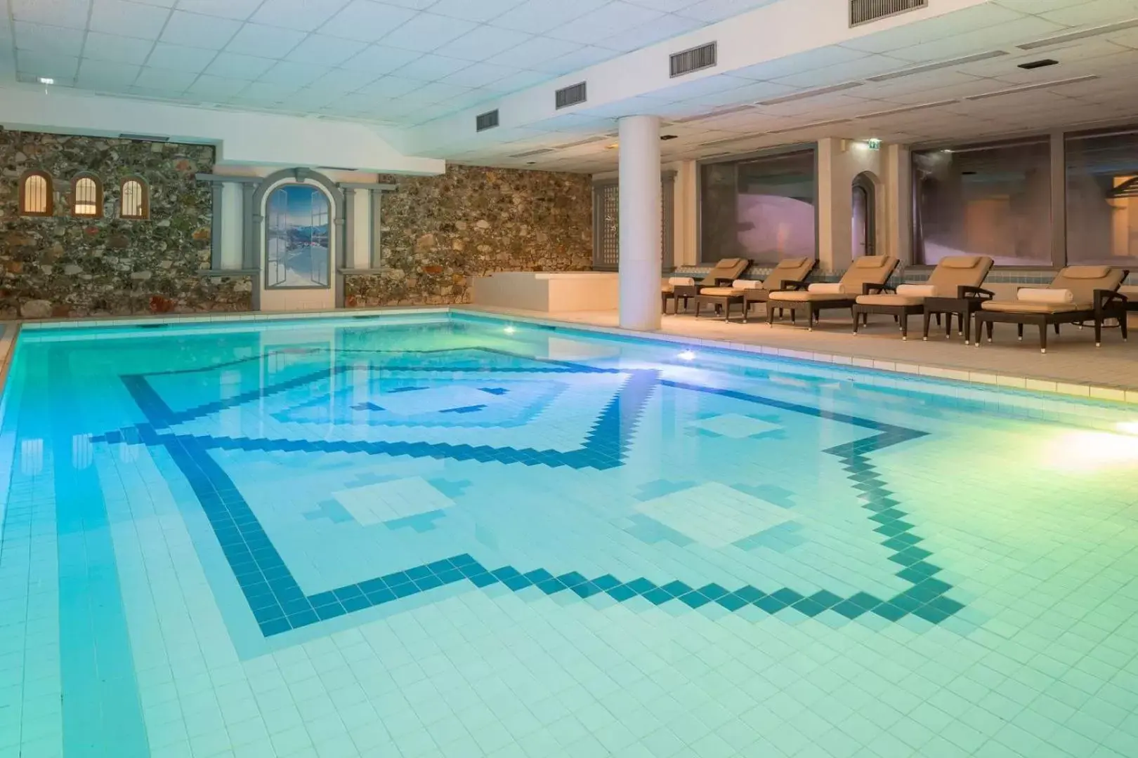 Swimming Pool in Hotel Carlina