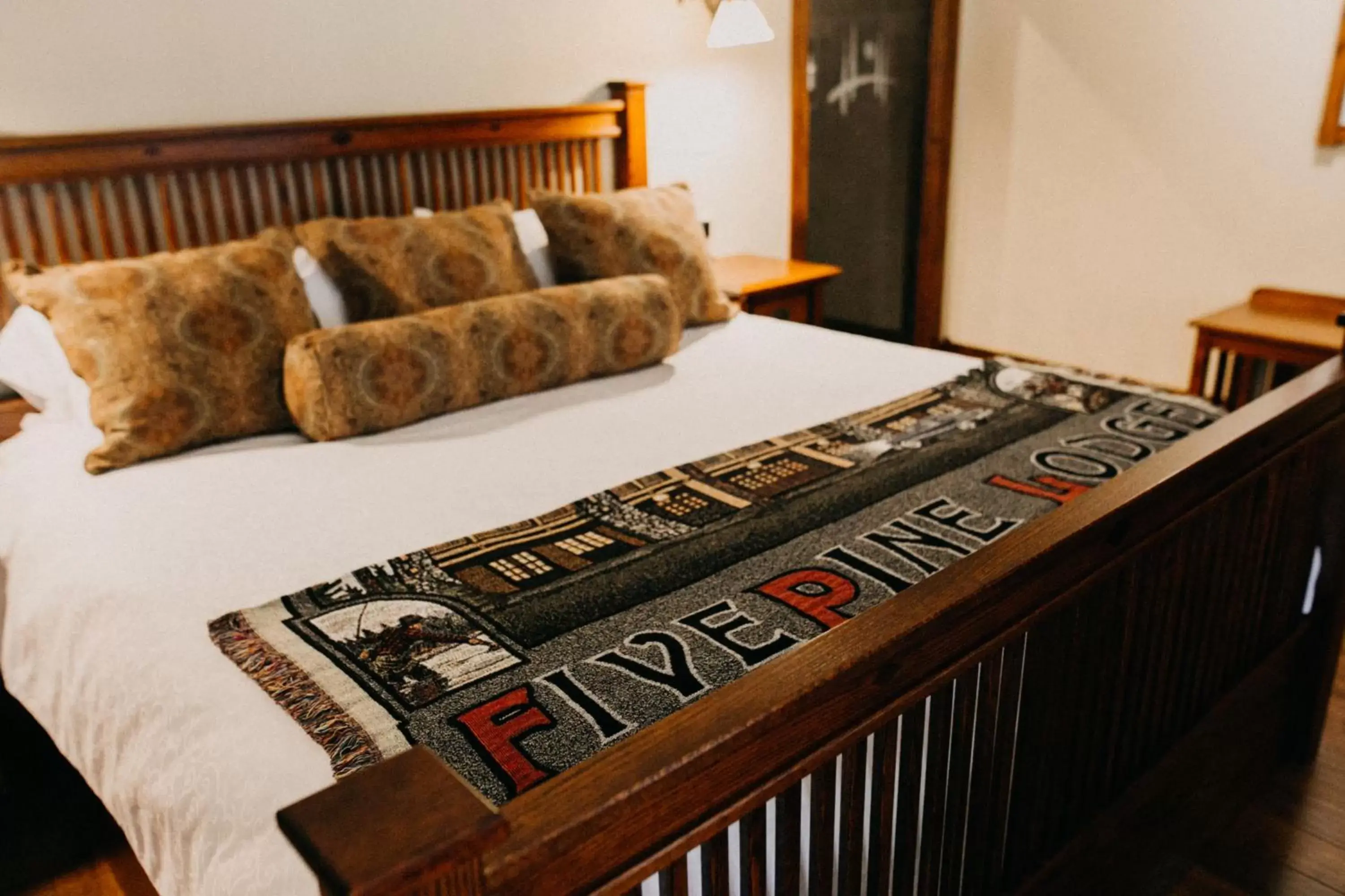 Bed in FivePine Lodge