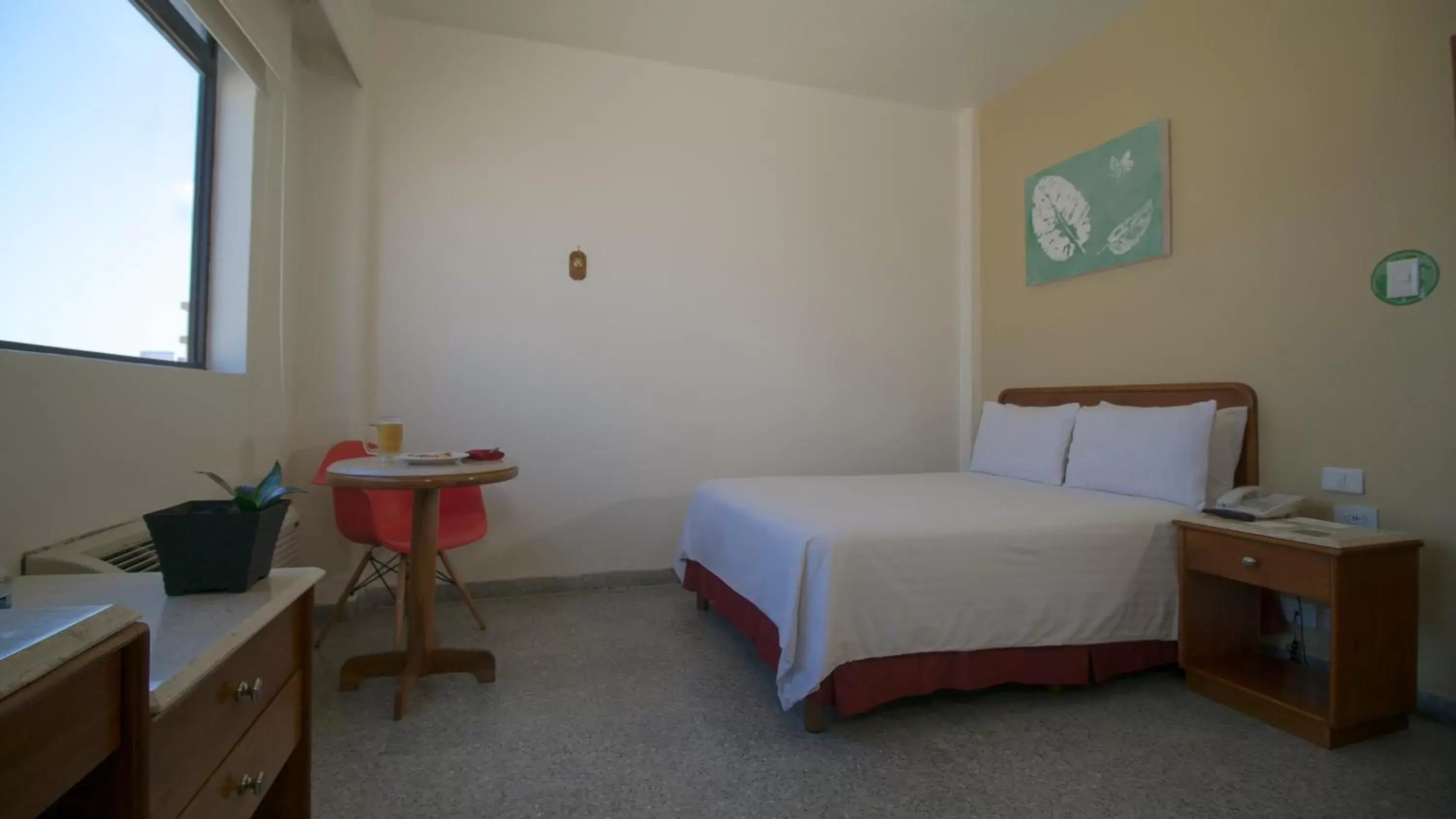 Photo of the whole room, Bed in Olmeca Plaza Urban Express