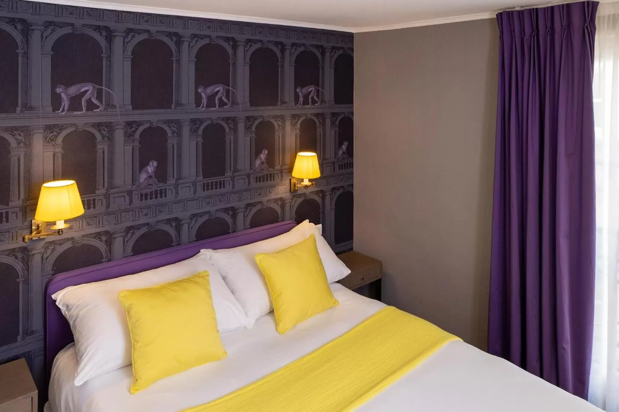 Bed in Hôtel du Danube Saint Germain