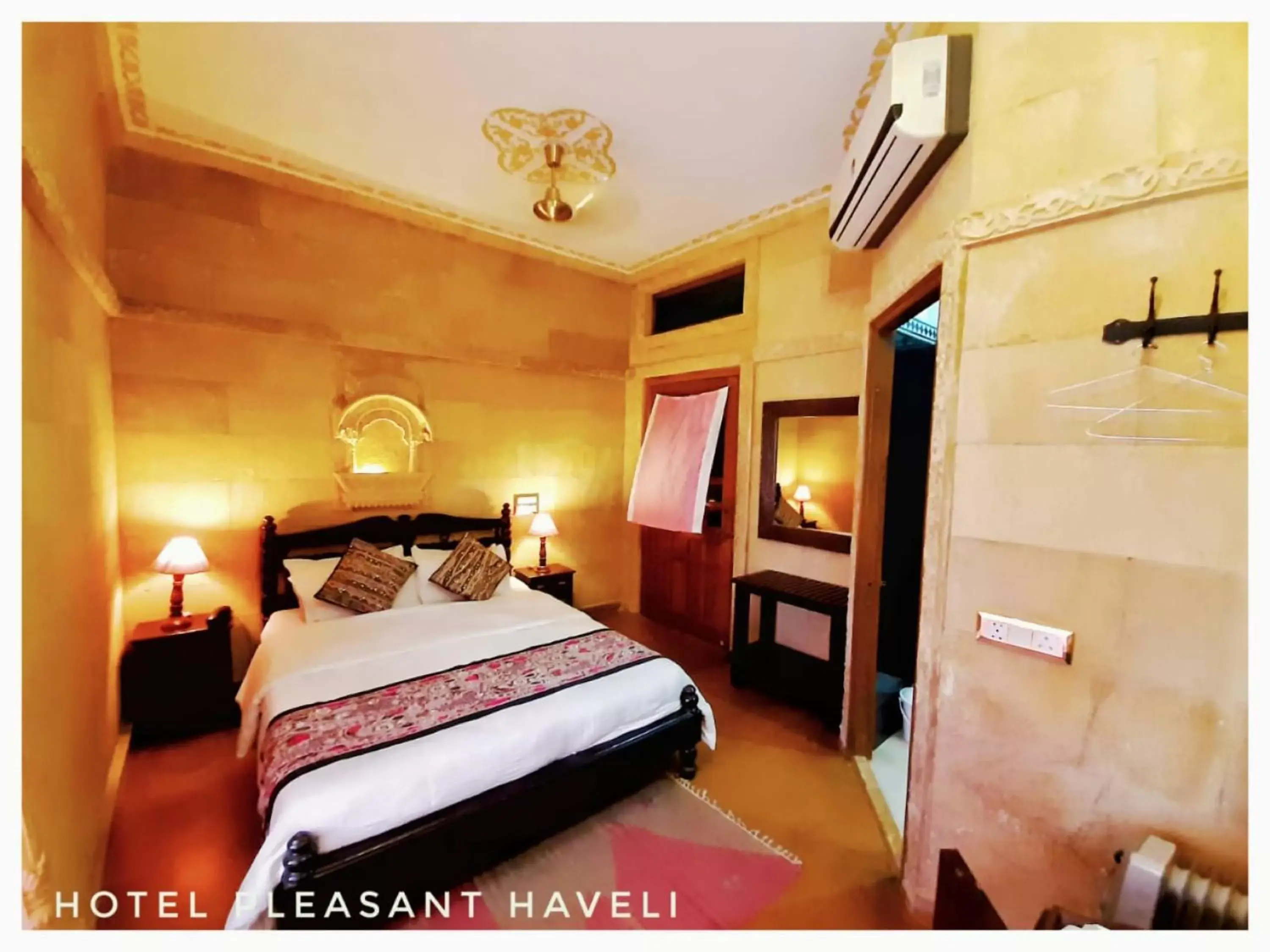 Bed in Hotel Pleasant Haveli - Only Adults