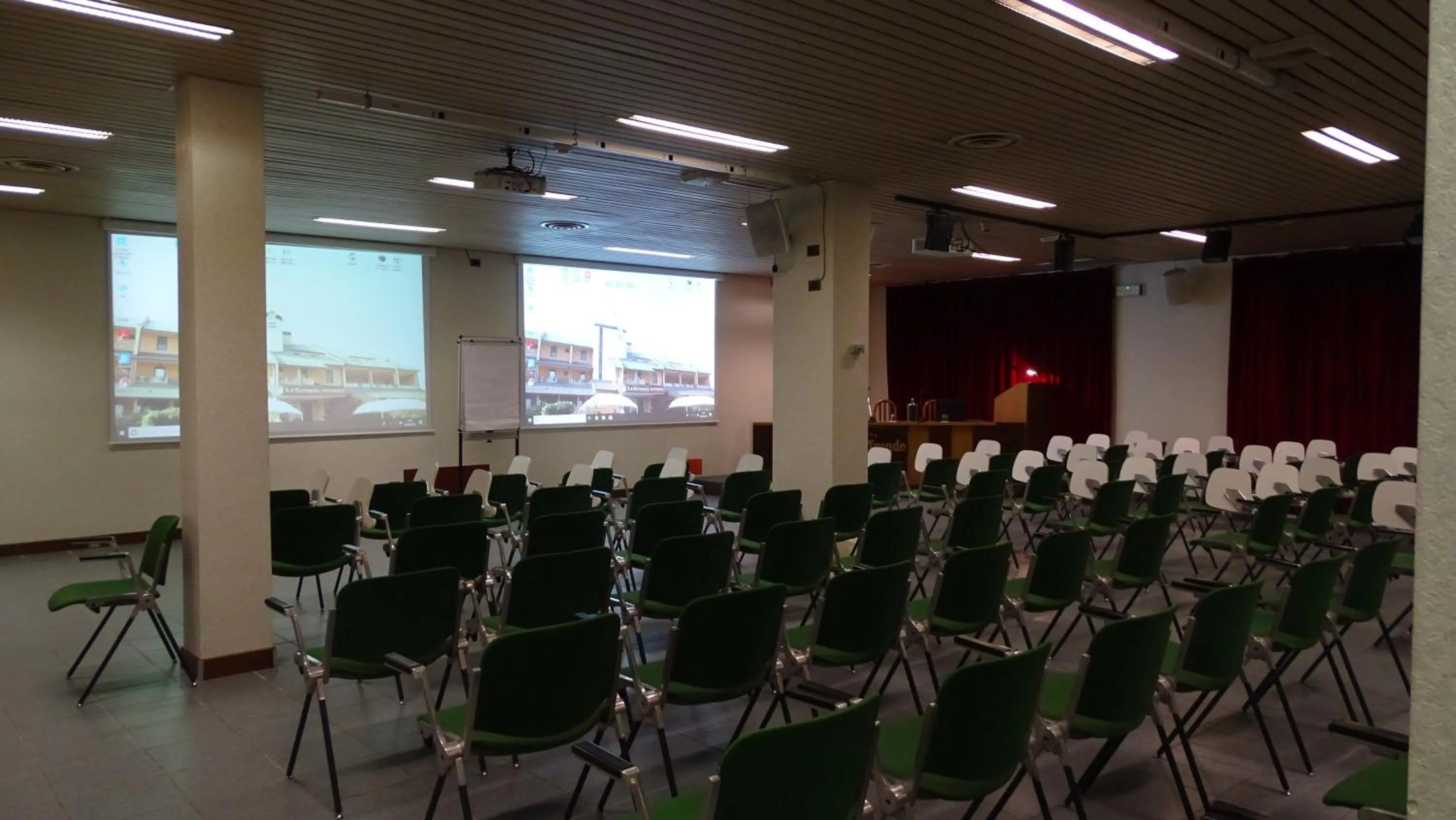 Business facilities in Le Gronde