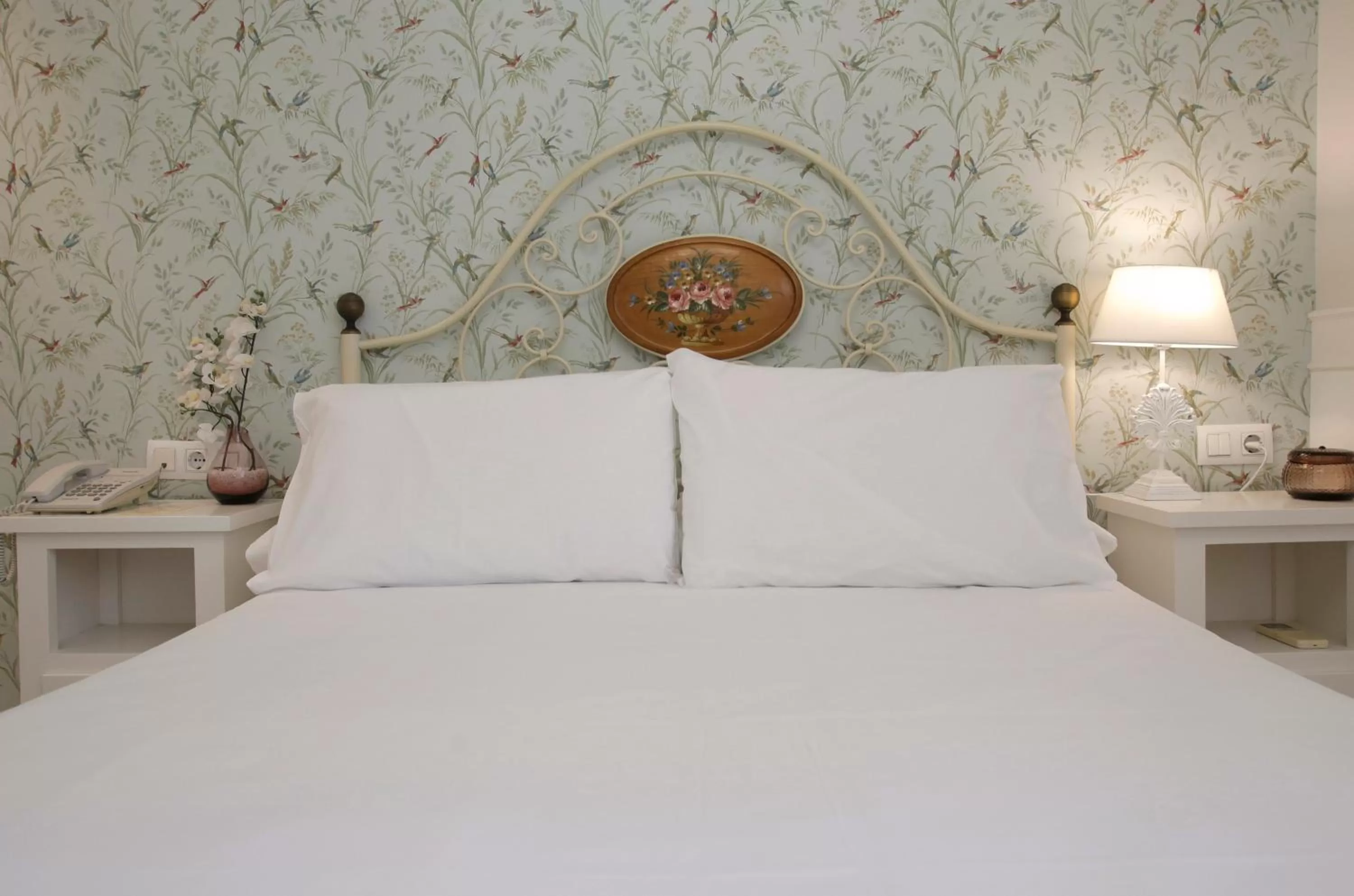 Bed in Basic Hotel Puerta de Sevilla