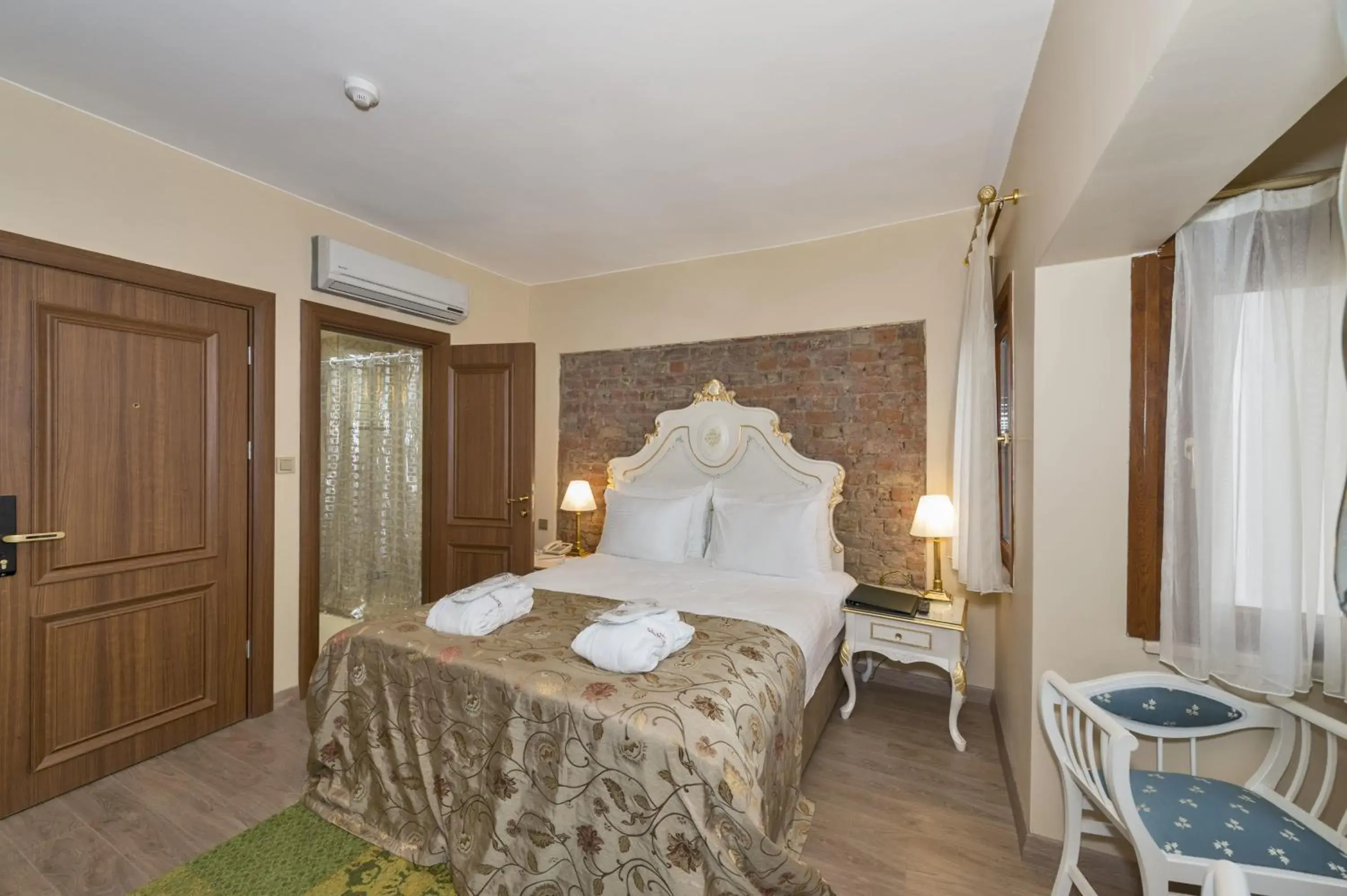 Bedroom, Bed in By Murat Royal Hotel Galata