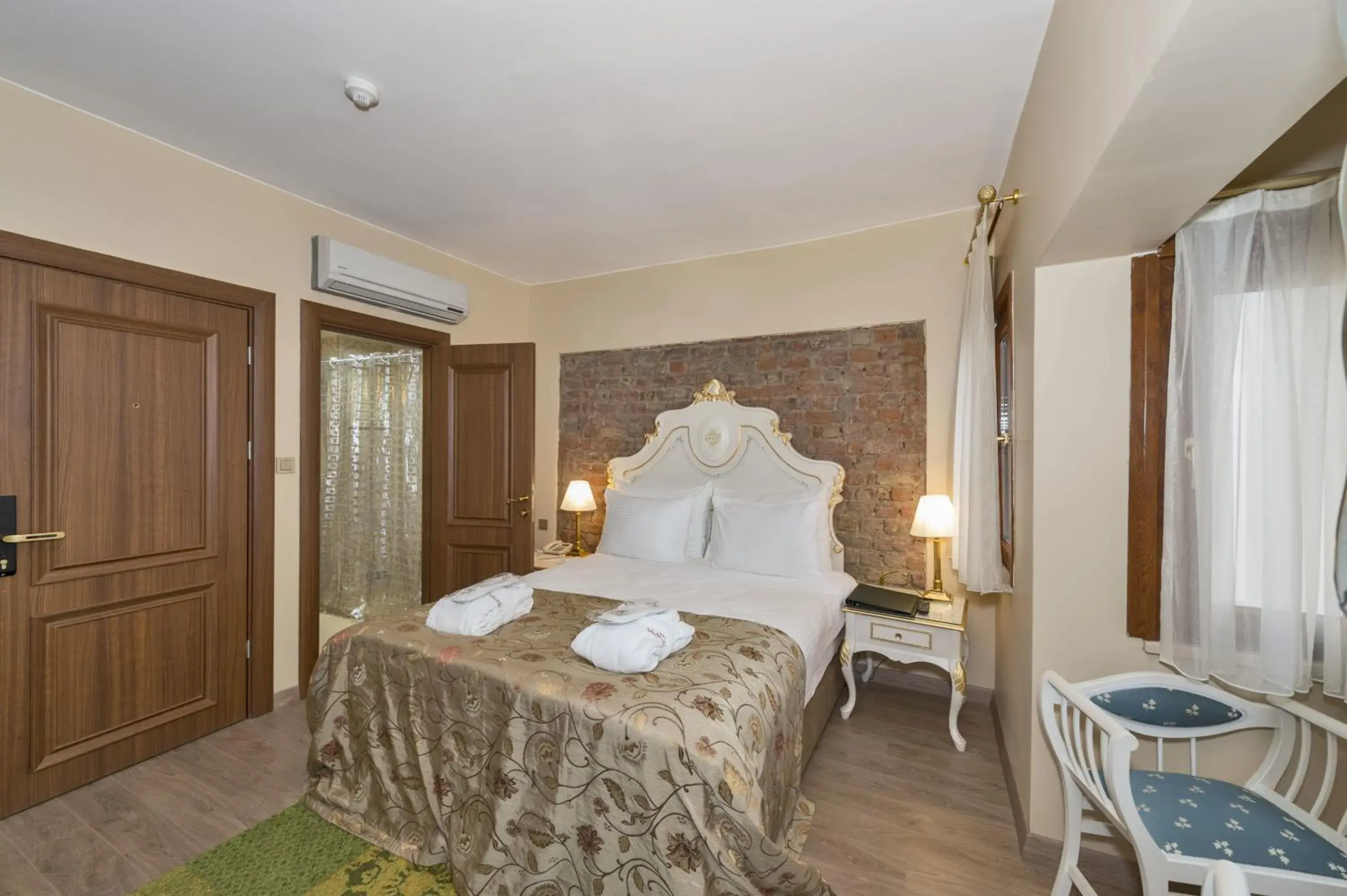 Bedroom, Bed in By Murat Royal Hotel Galata Bedroom, Bed in By Murat Royal Hotel Galata