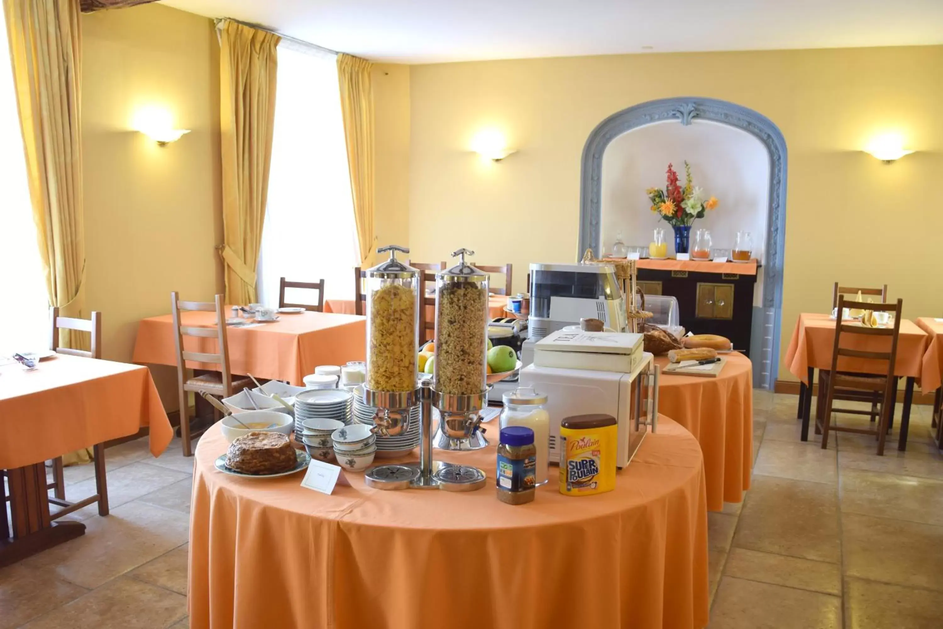 Buffet breakfast, Restaurant/Places to Eat in Logis Le Saint Nicolas