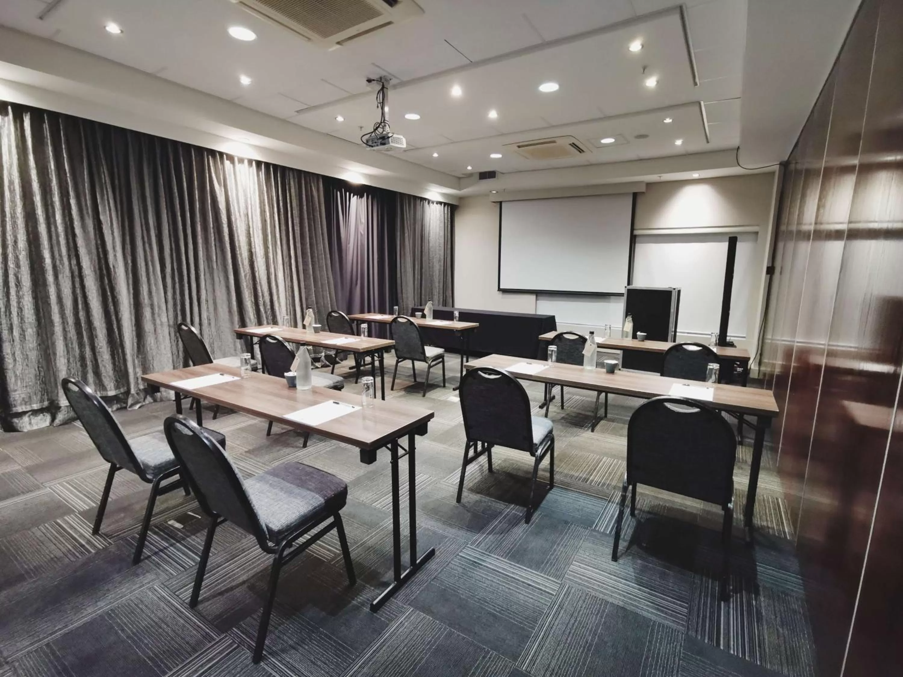 Meeting/conference room in DoubleTree by Hilton Cape Town Upper Eastside