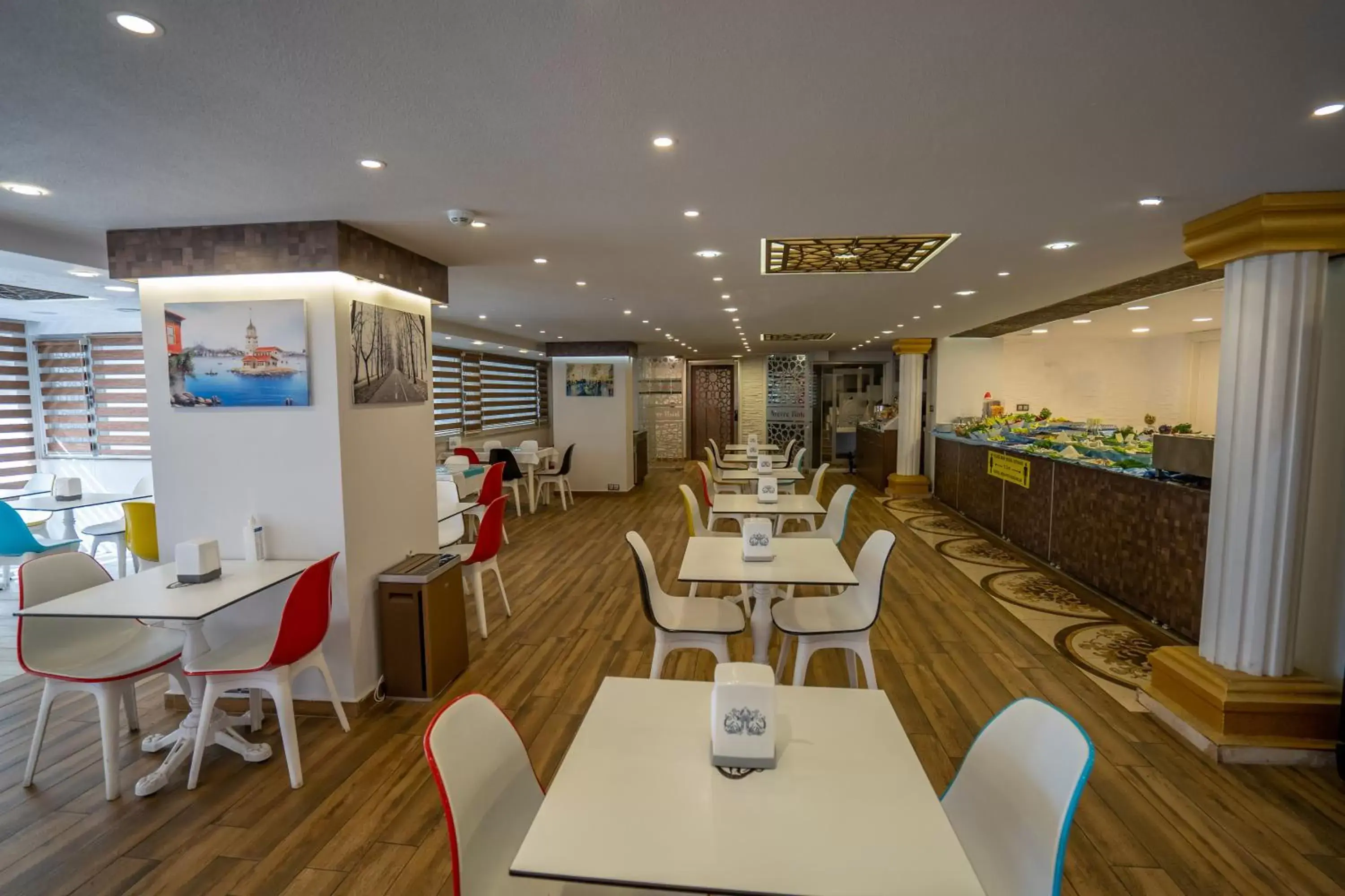 Restaurant/places to eat in Mevre Hotel Restaurant/places to eat in Mevre Hotel