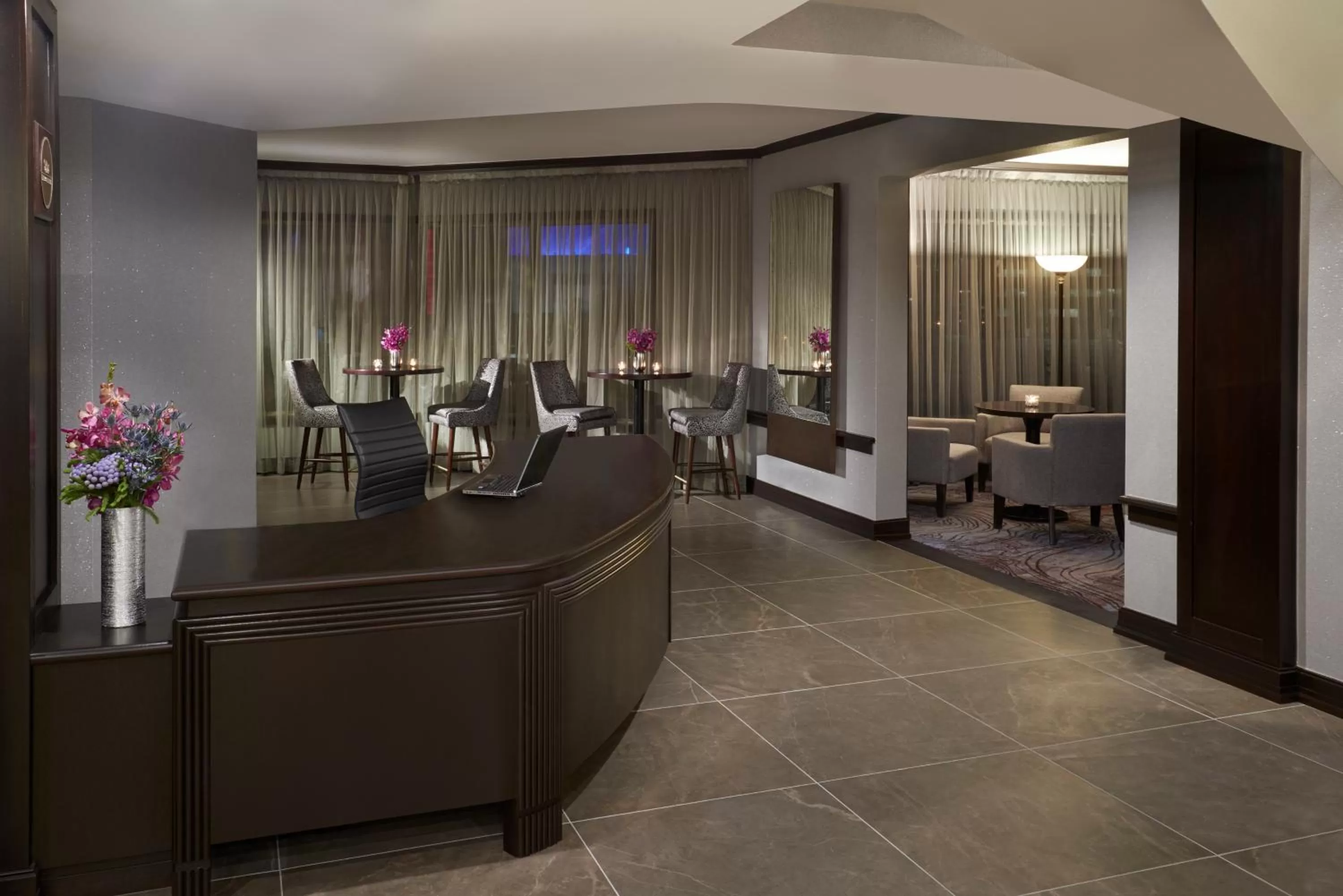 Communal lounge/ TV room in InterContinental Toronto Centre by IHG
