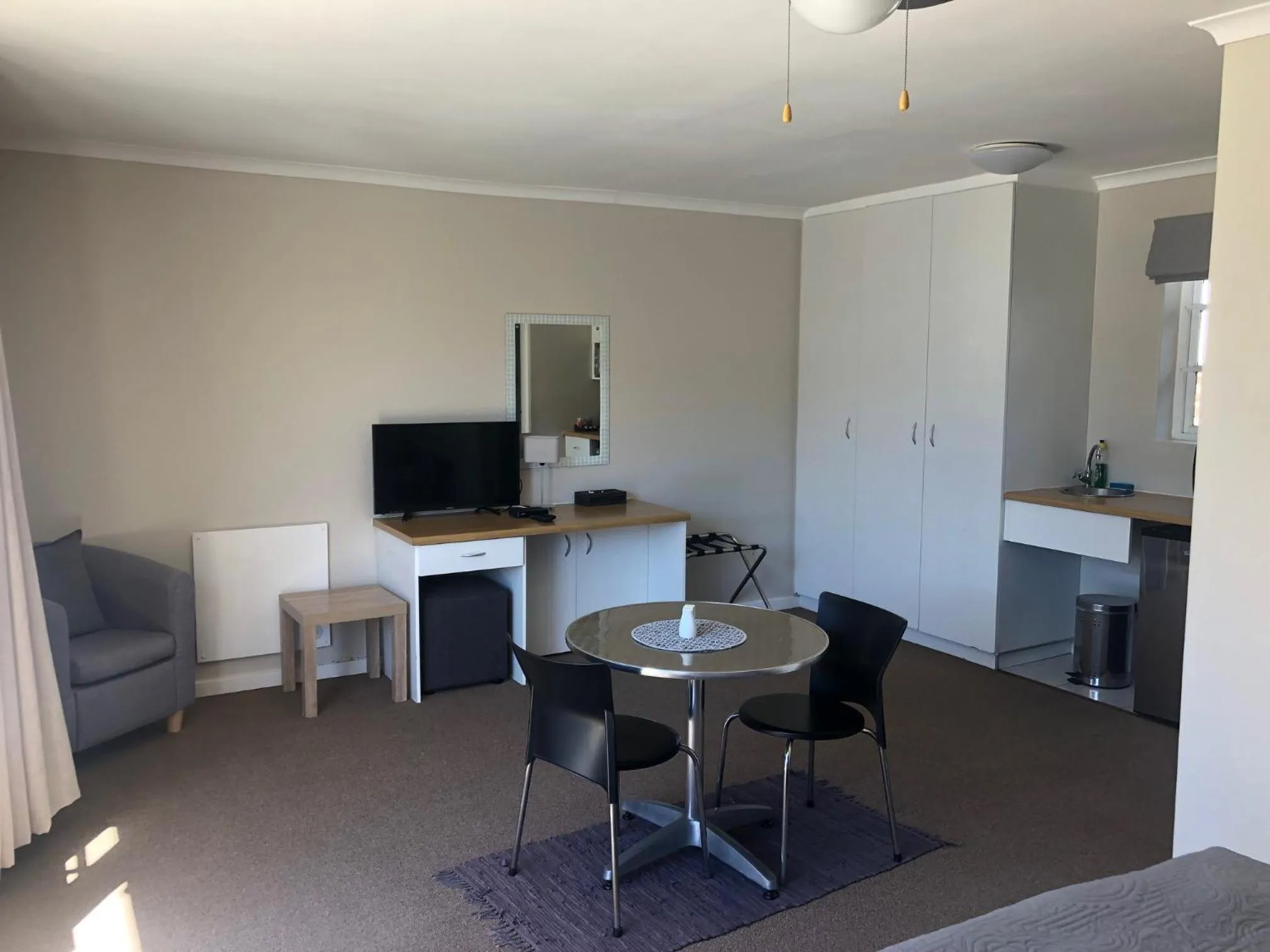 TV and multimedia in Palm Beach Guesthouse