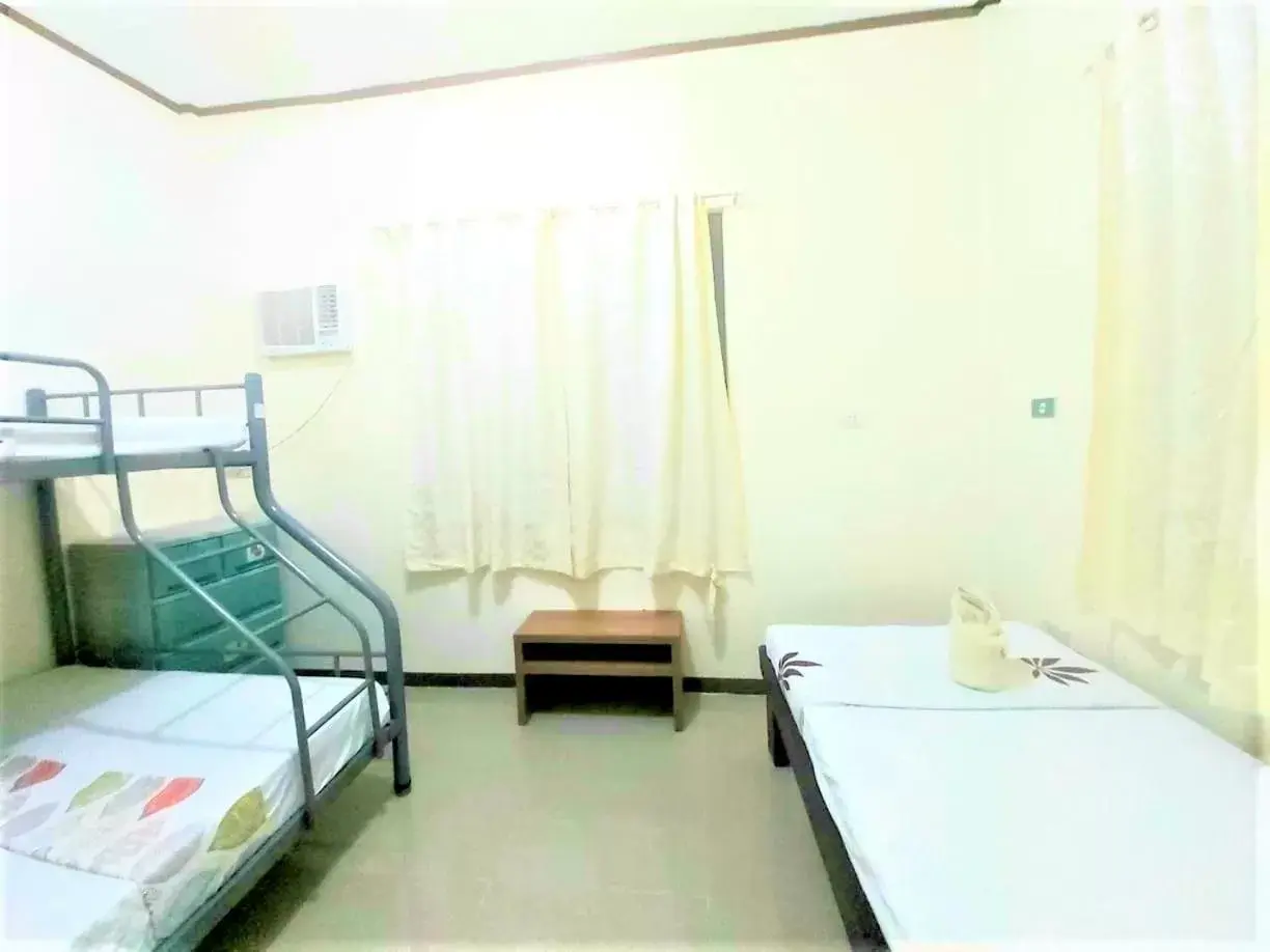 Bed in Gaea's Apartments Bed in Gaea's Apartments