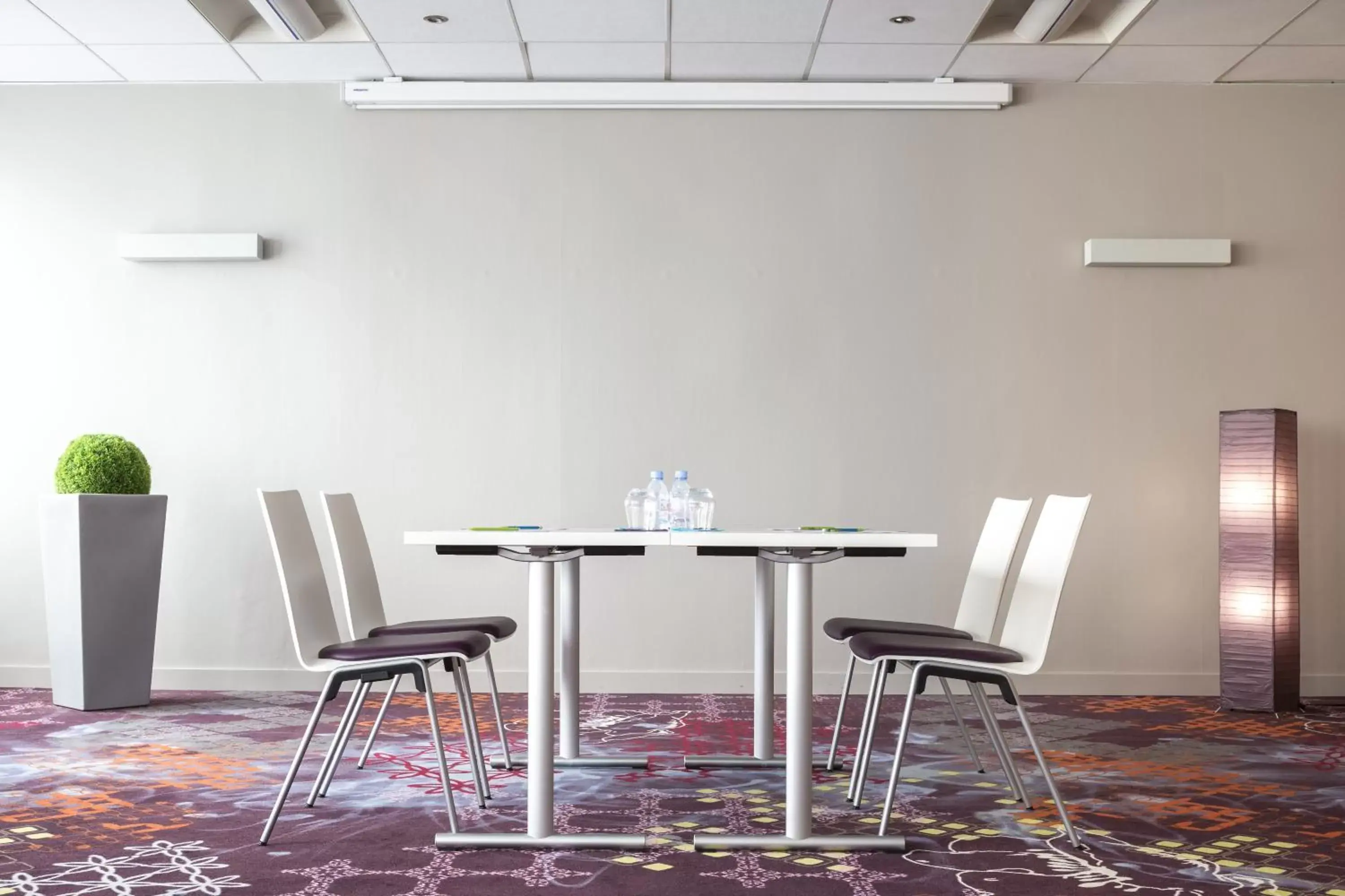 Meeting/conference room, Dining Area in ibis Styles Lorient Caudan