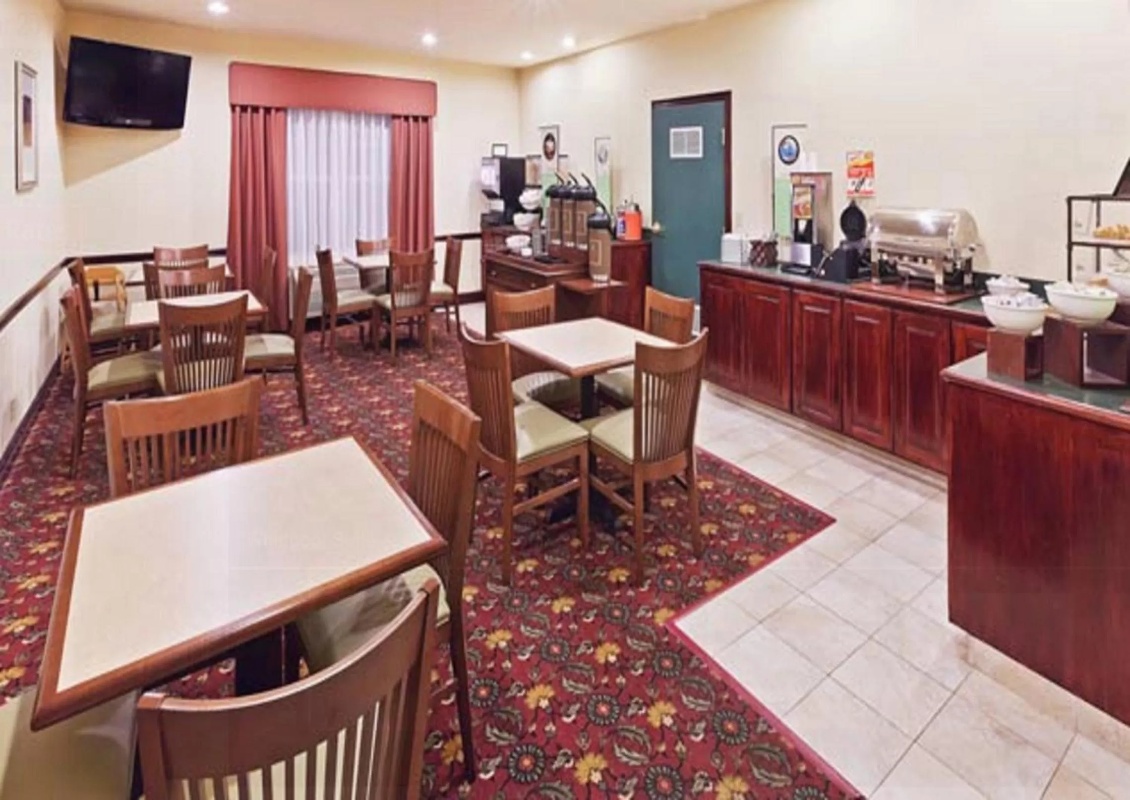Restaurant/places to eat in Country Inn & Suites by Radisson, Tulsa, OK