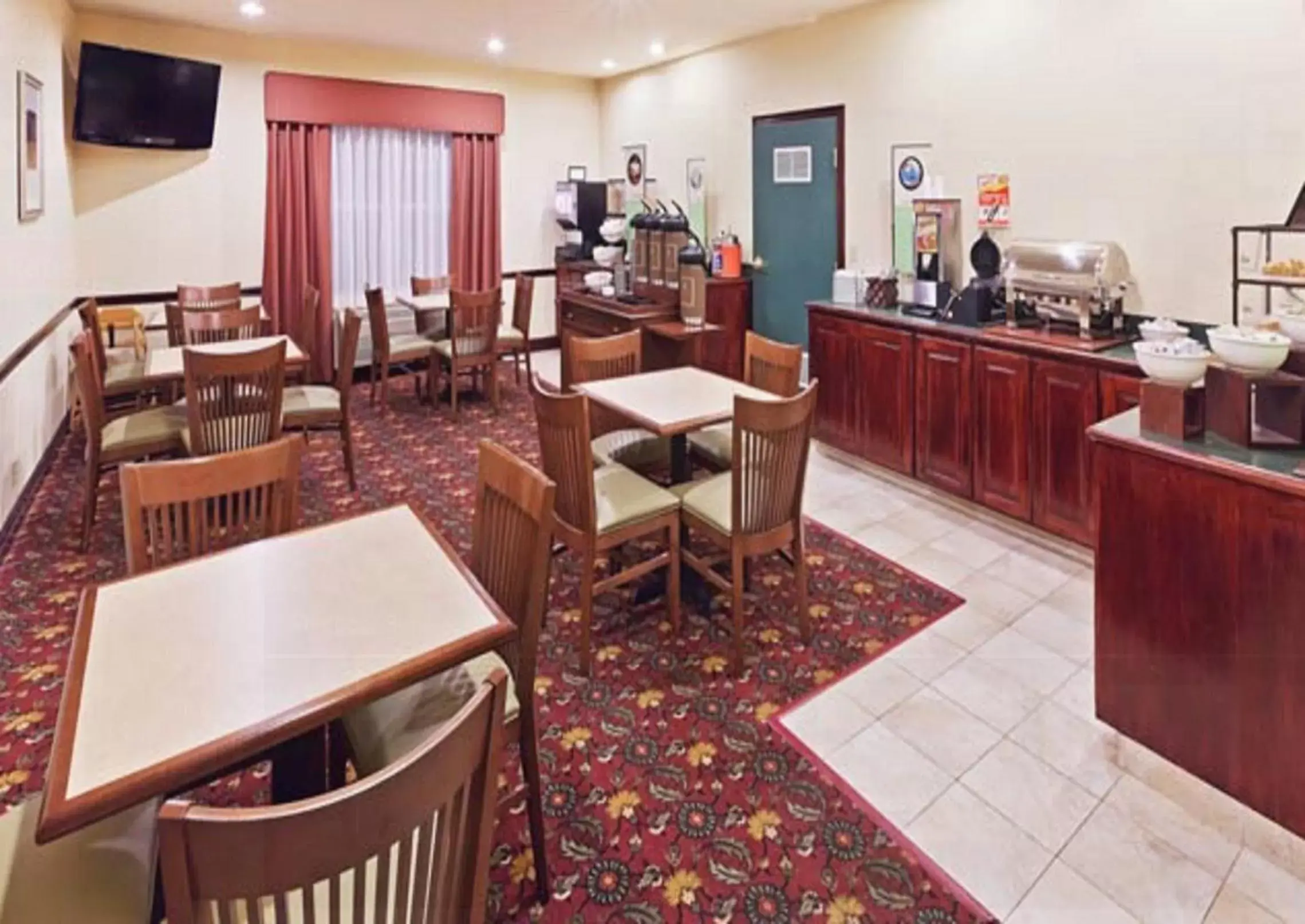 Restaurant/Places to Eat in Country Inn & Suites by Radisson, Tulsa, OK