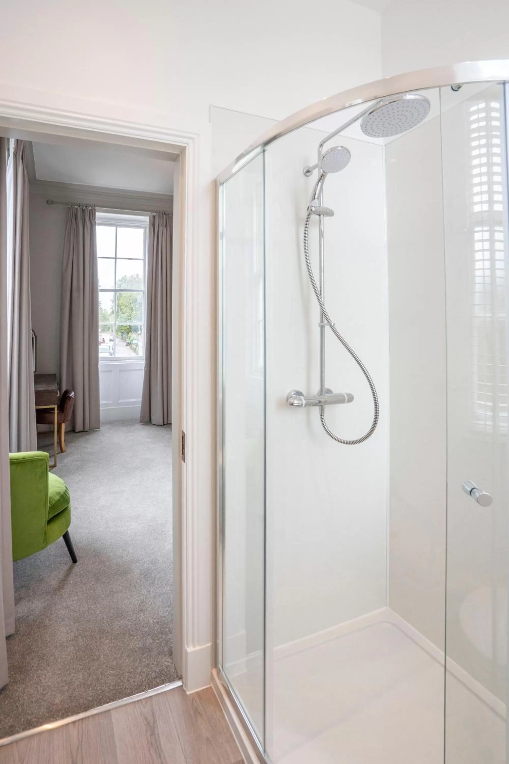 Shower in The Woodside