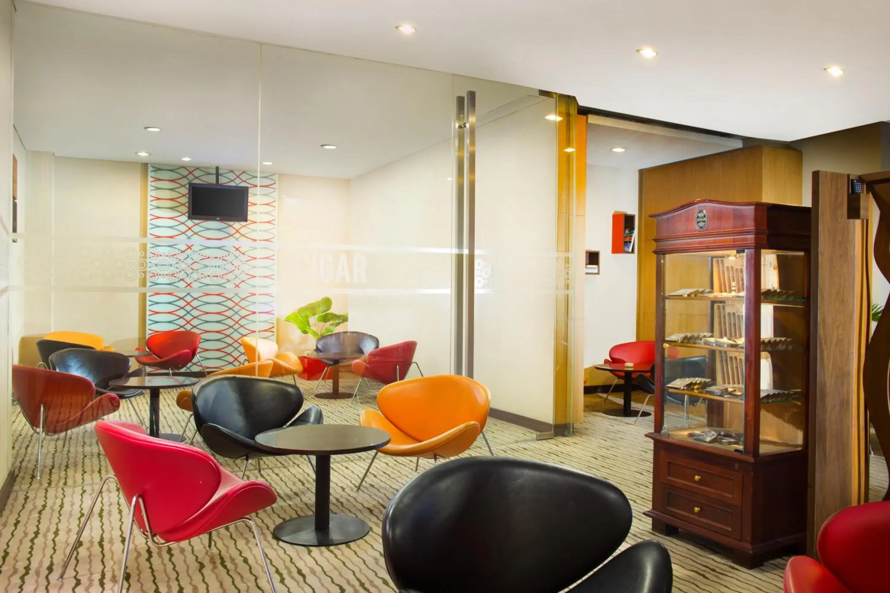 Lounge or bar in Santika Premiere Dyandra Hotel & Convention - Medan Lounge or bar in Santika Premiere Dyandra Hotel & Convention - Medan