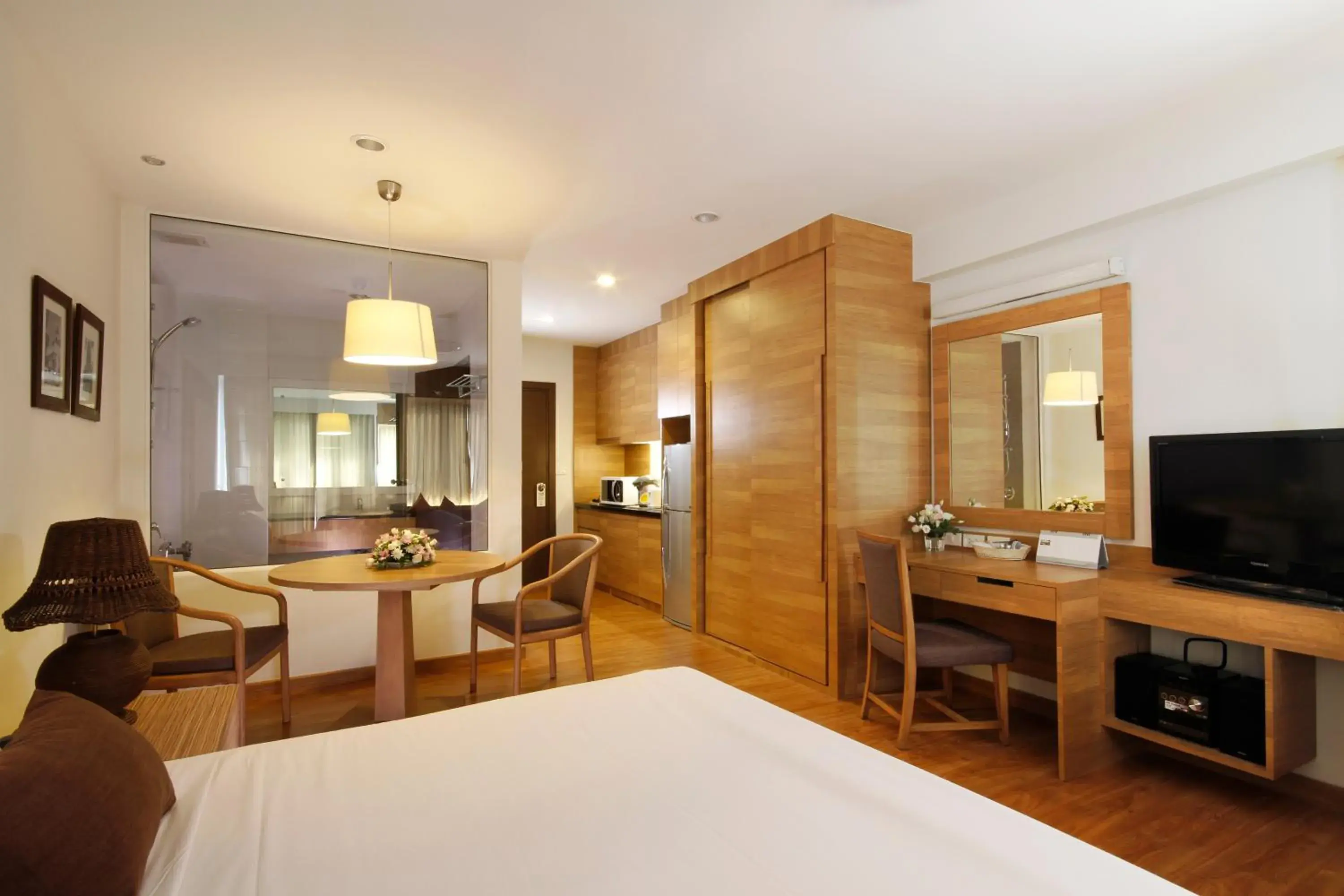 Bedroom, TV/Entertainment Center in Classic Kameo Hotel & Serviced Apartment, Rayong