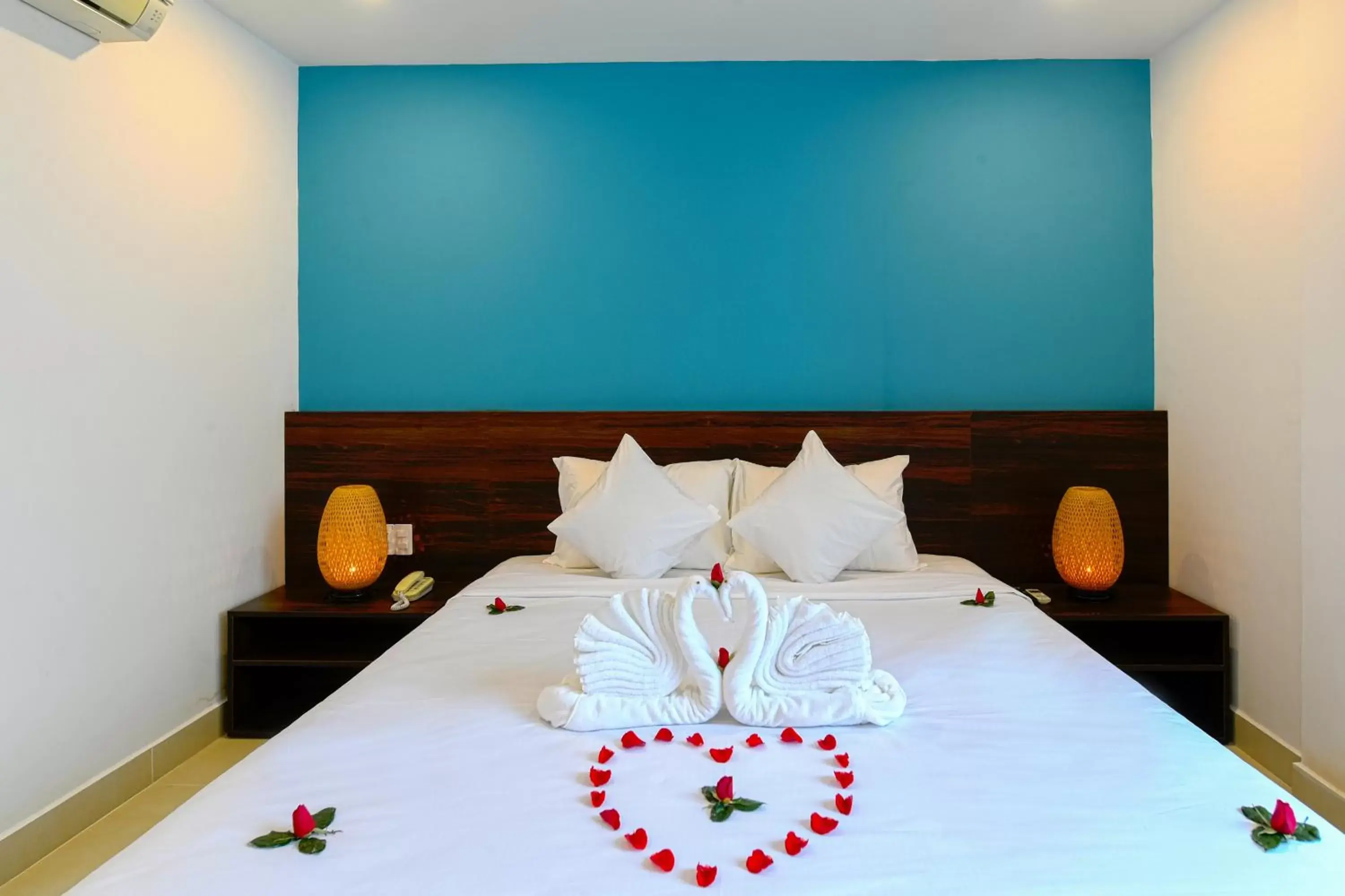 Photo of the whole room, Bed in Hoi An Dream City Hotel