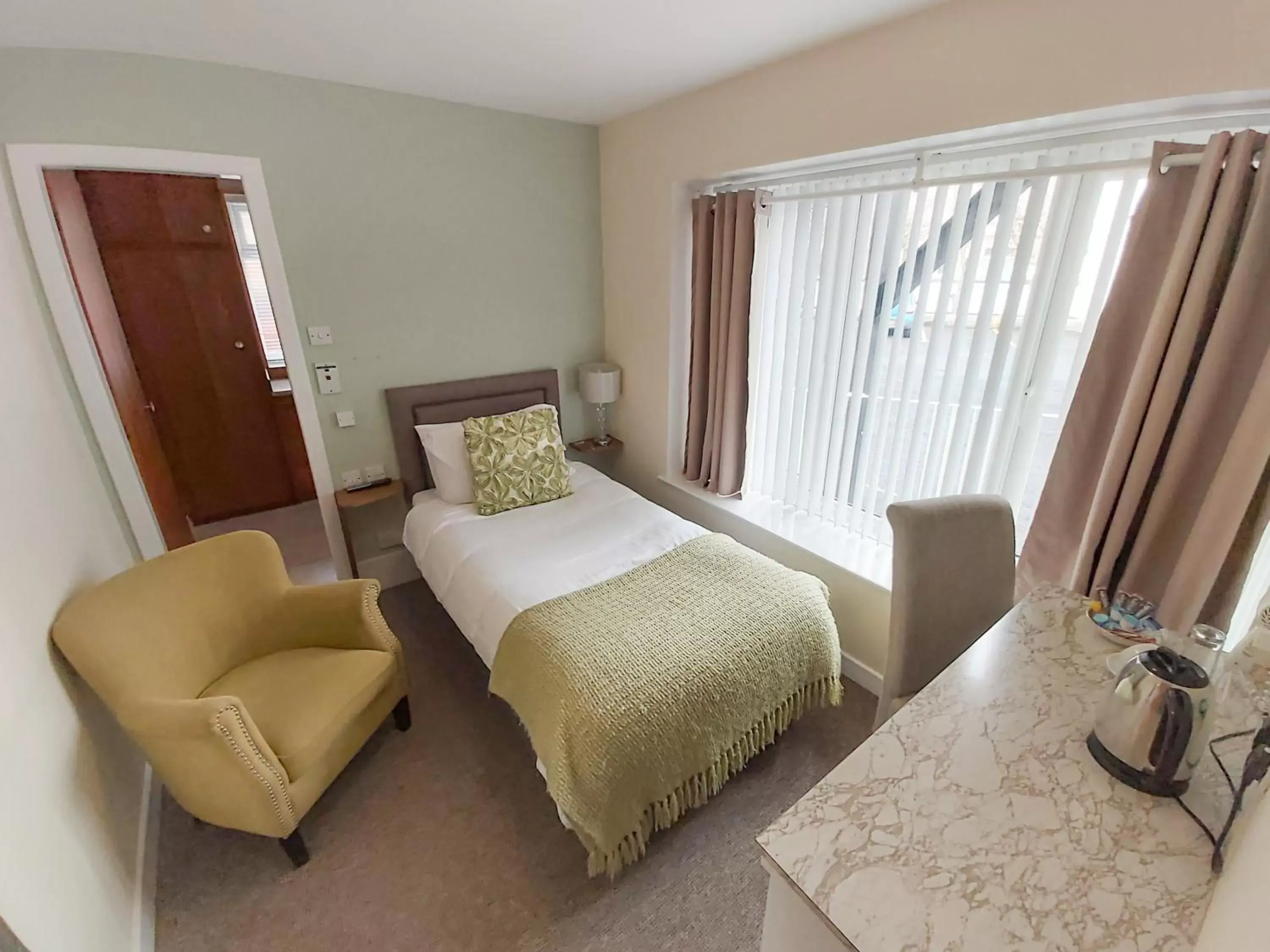 Budget Single Room in The Hawick Hotel Budget Single Room in The Hawick Hotel