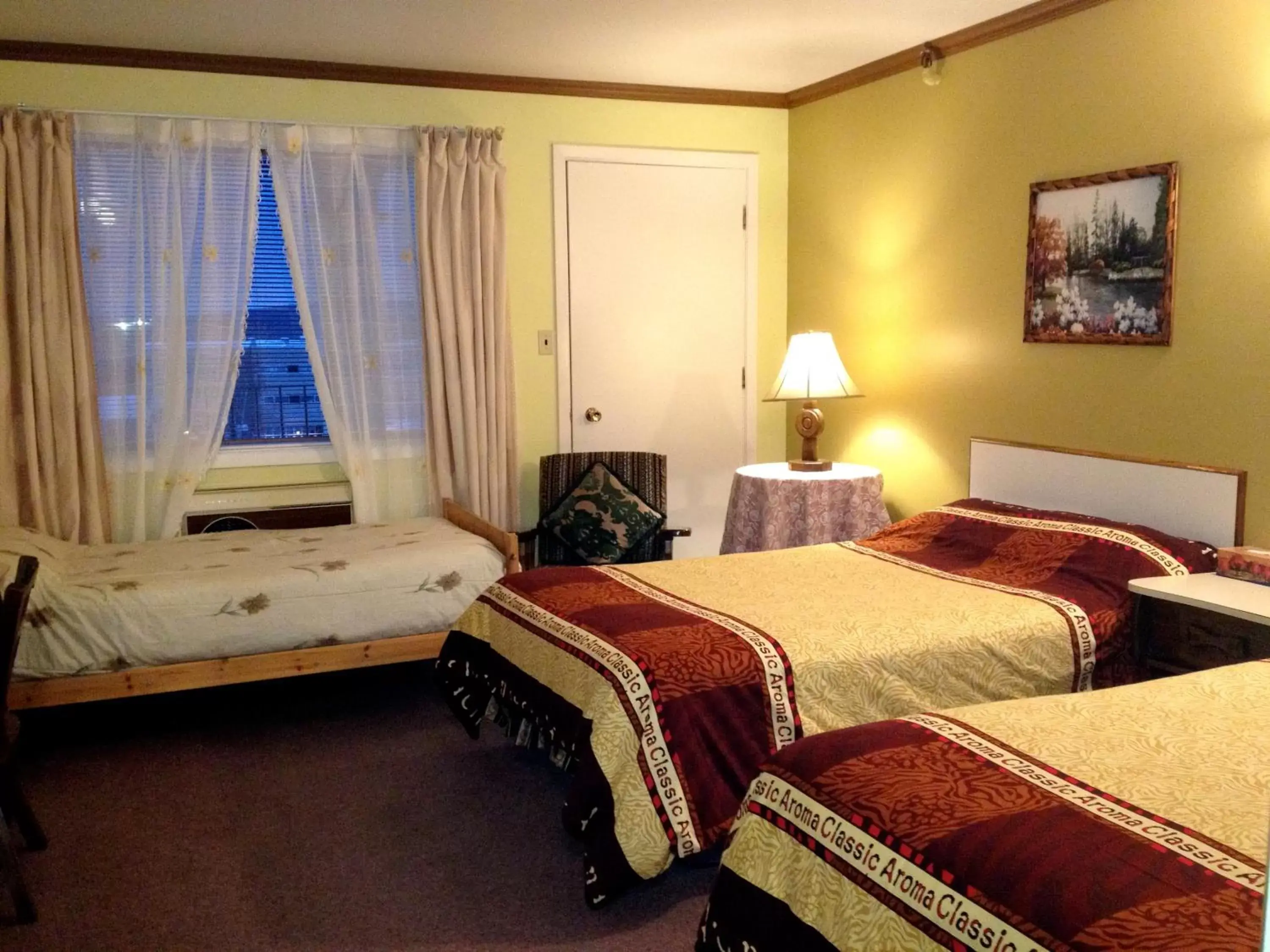 Photo of the whole room, Bed in Hotel Motel Le Château