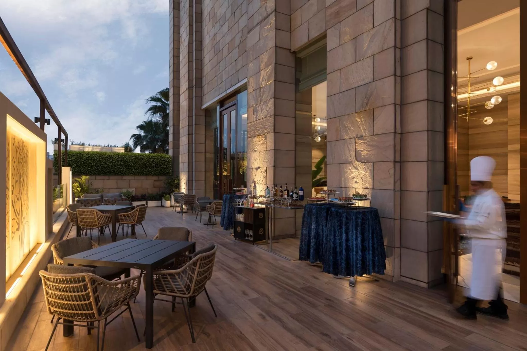 Lounge or bar in Crowne Plaza New Delhi Mayur Vihar Noida by IHG