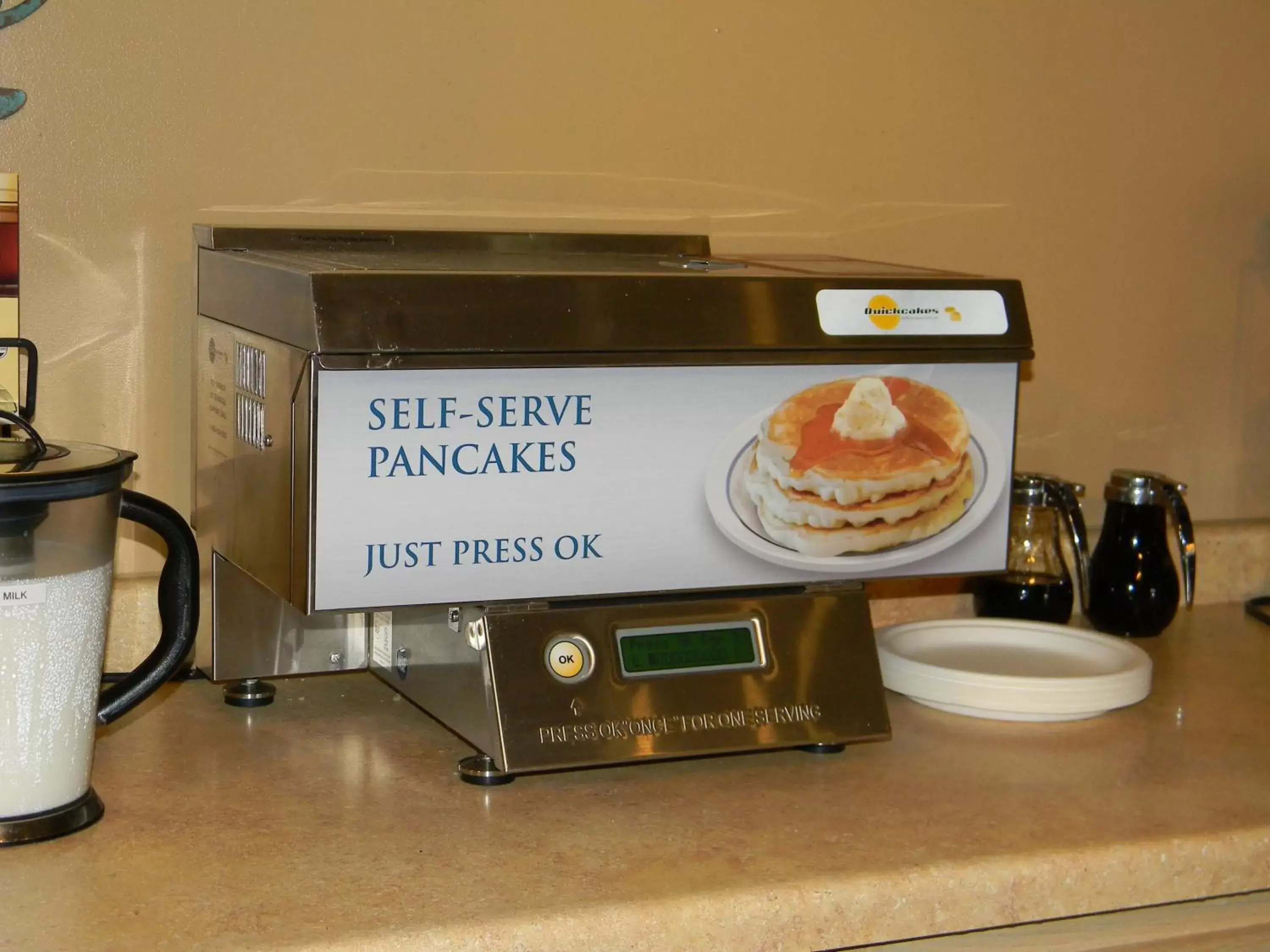 American breakfast in Boarders Inn & Suites by Cobblestone Hotels - Superior/Duluth