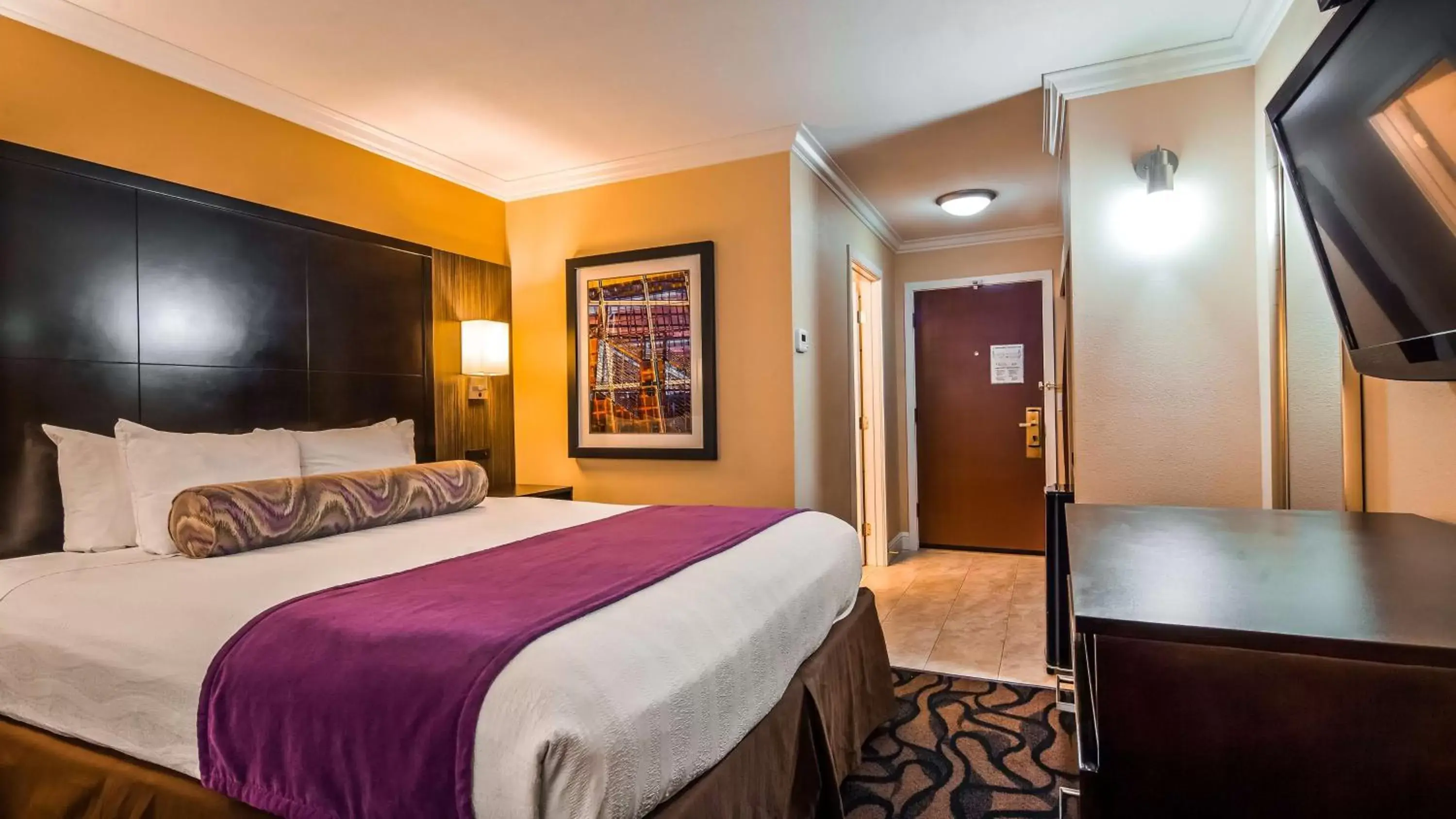 Photo of the whole room, Bed in Best Western Plus Airport Plaza