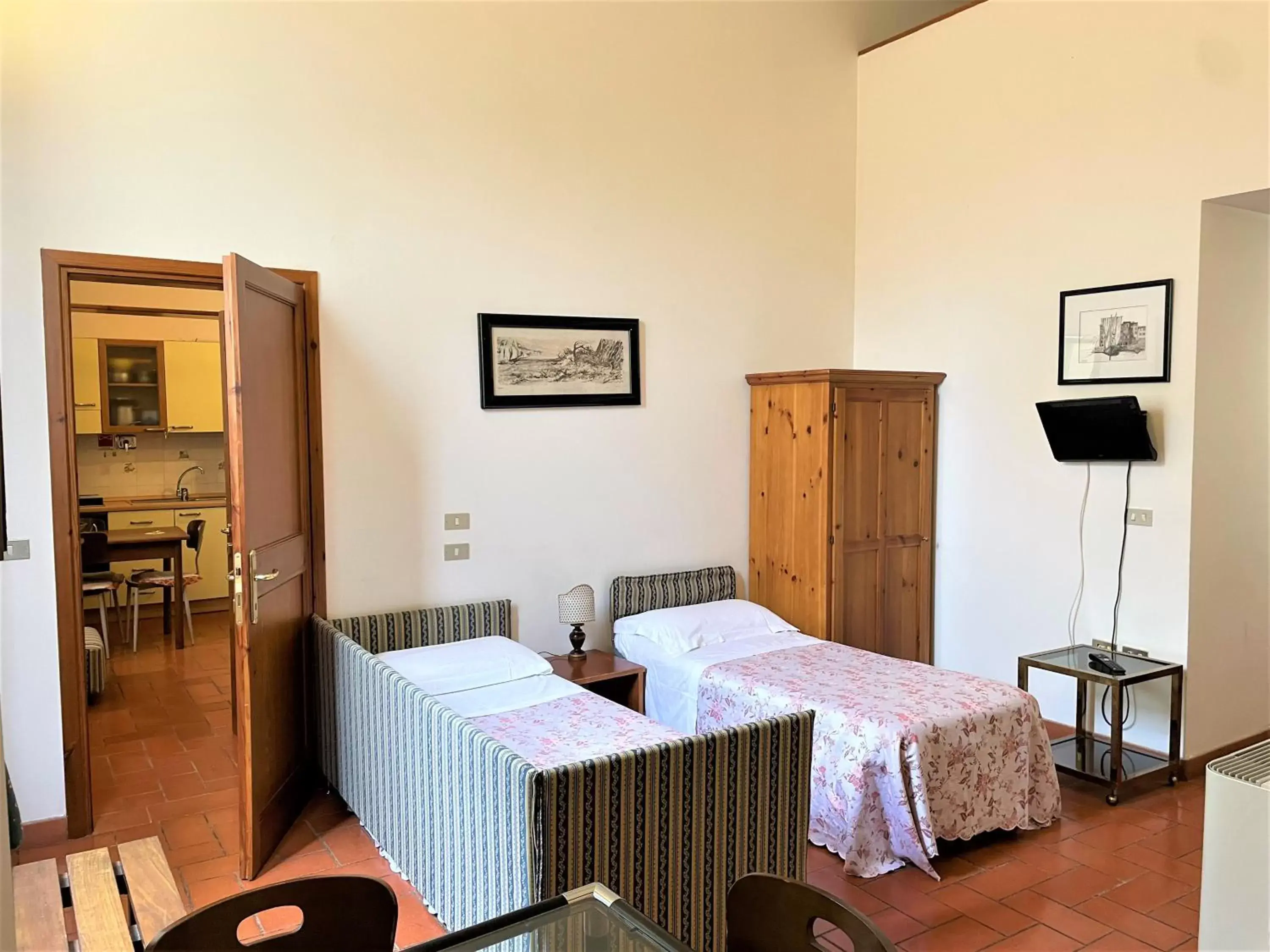 Kitchen or kitchenette, Bed in Hotel Residence La Contessina