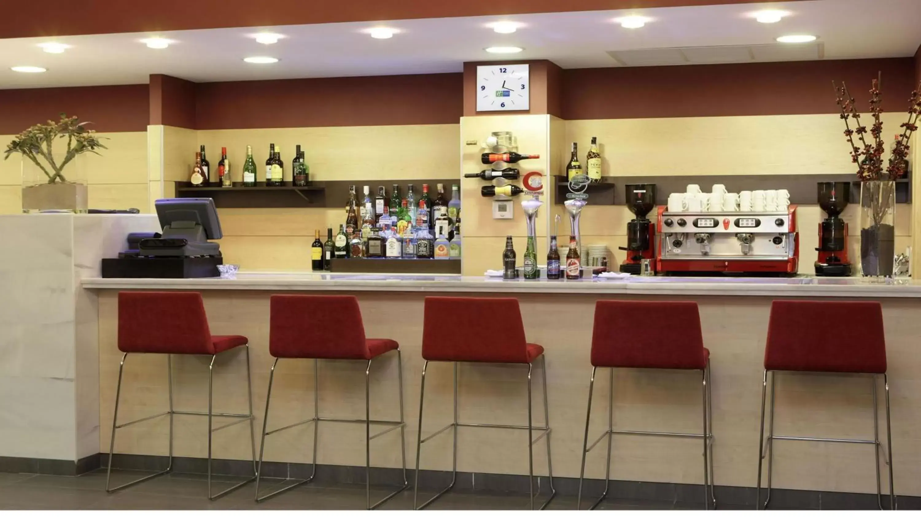 Restaurant/places to eat, Lounge/Bar in Holiday Inn Express Málaga Airport, an IHG Hotel