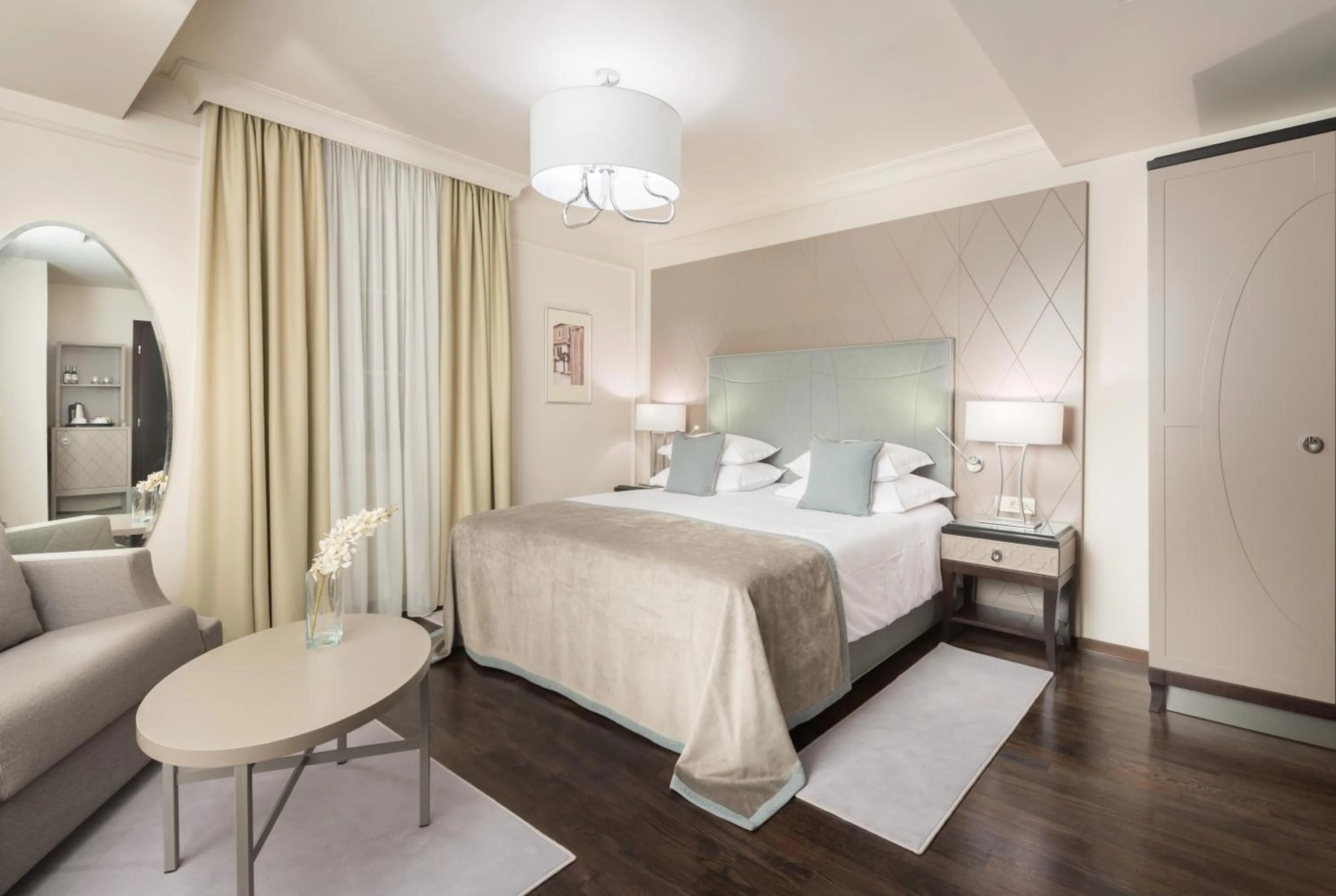 Coffee/tea facilities, Bed in Bastion Heritage Hotel