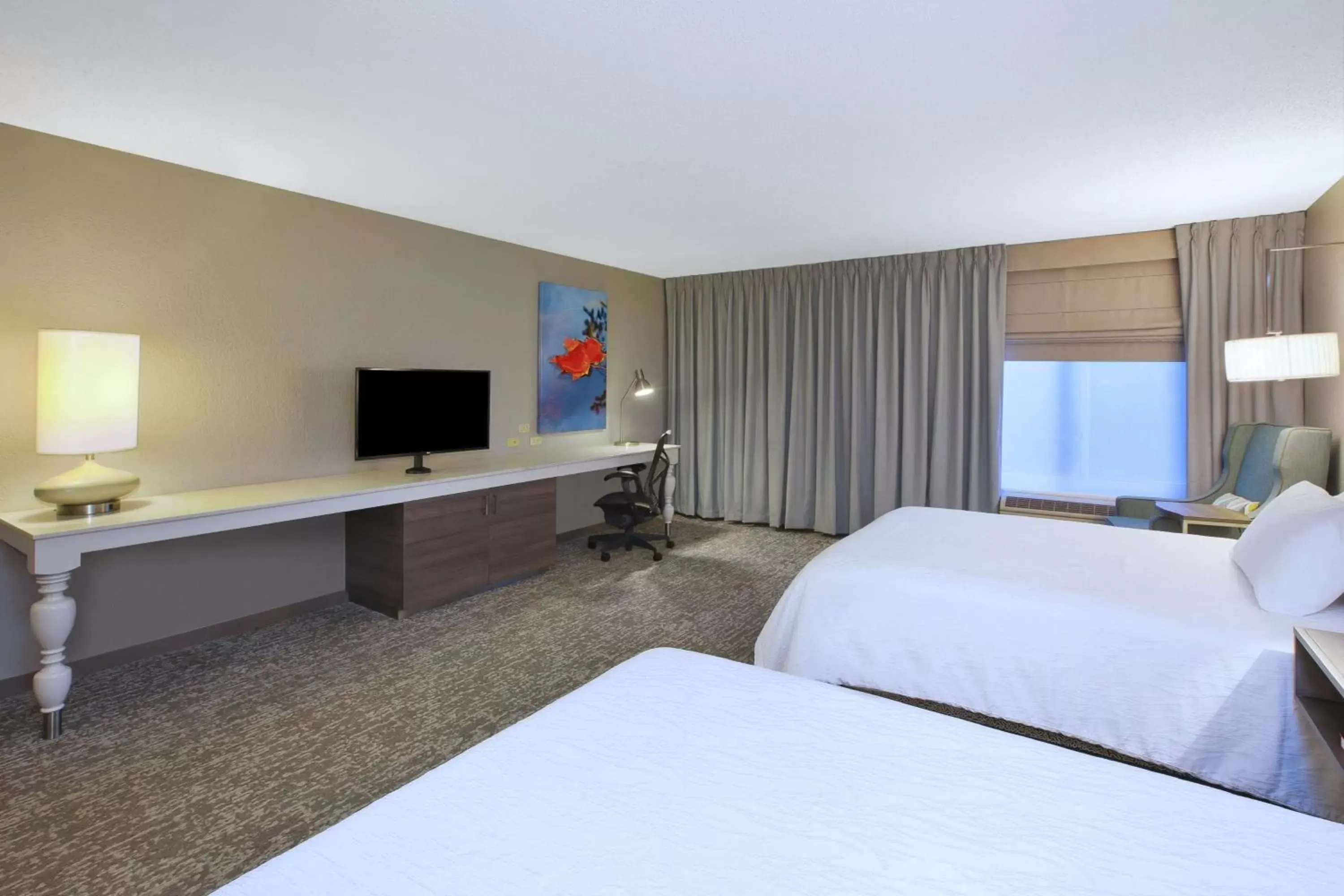 Bedroom, TV/Entertainment Center in Hilton Garden Inn Chesterton