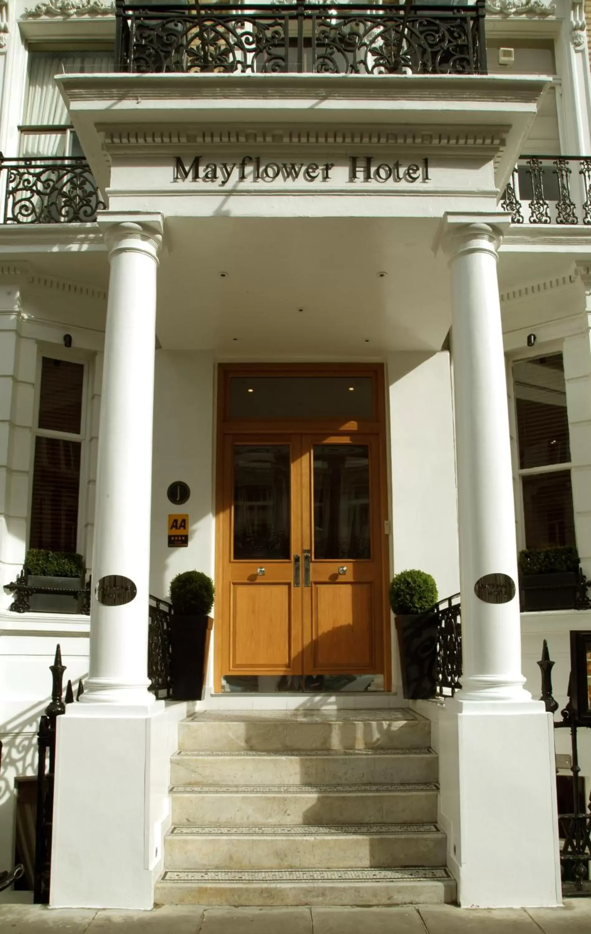 Facade/entrance in Mayflower Hotel