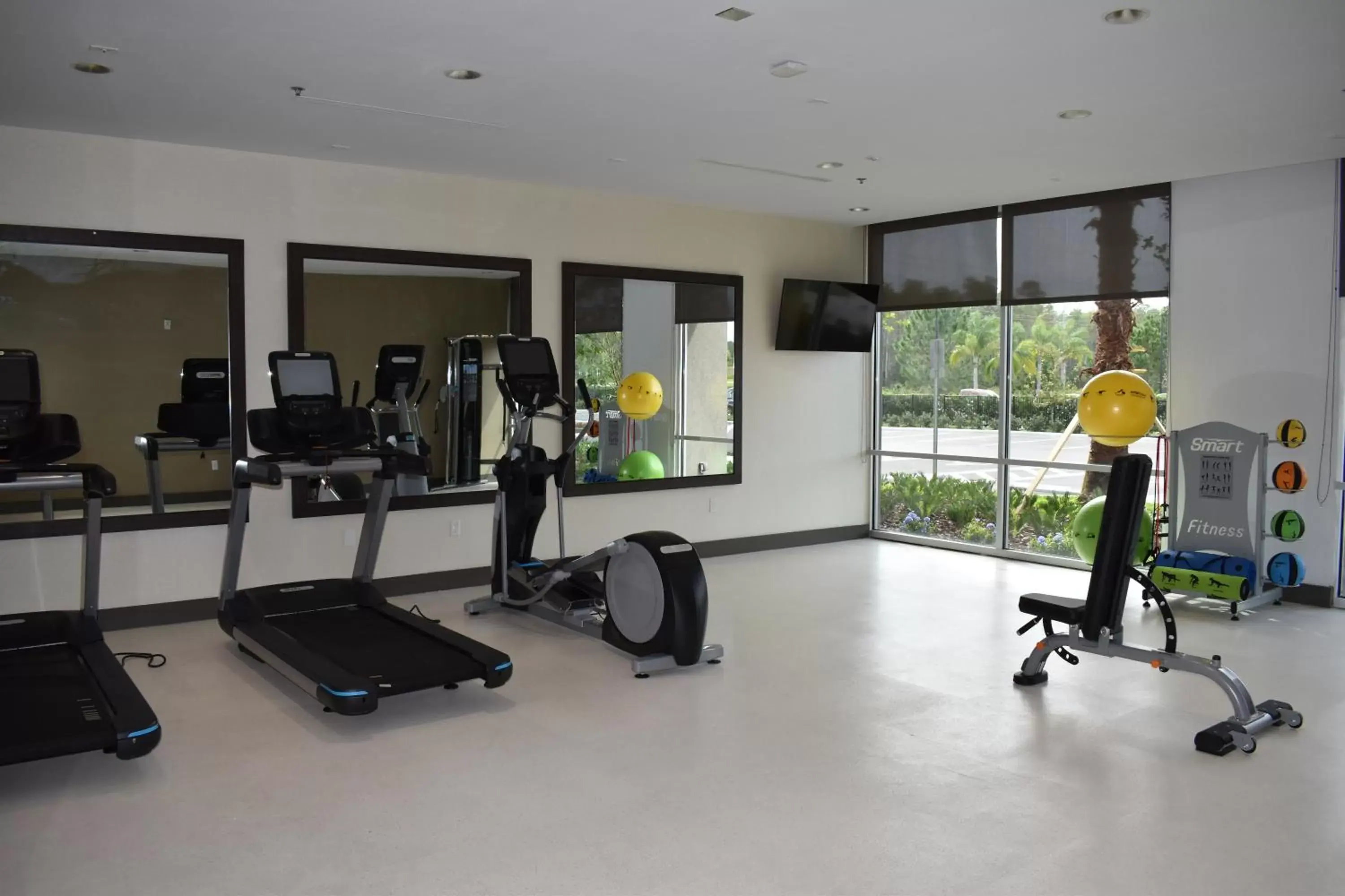 Fitness centre/facilities, Fitness Center/Facilities in La Quinta Inn & Suites by Wyndham Orlando I-Drive Theme Parks