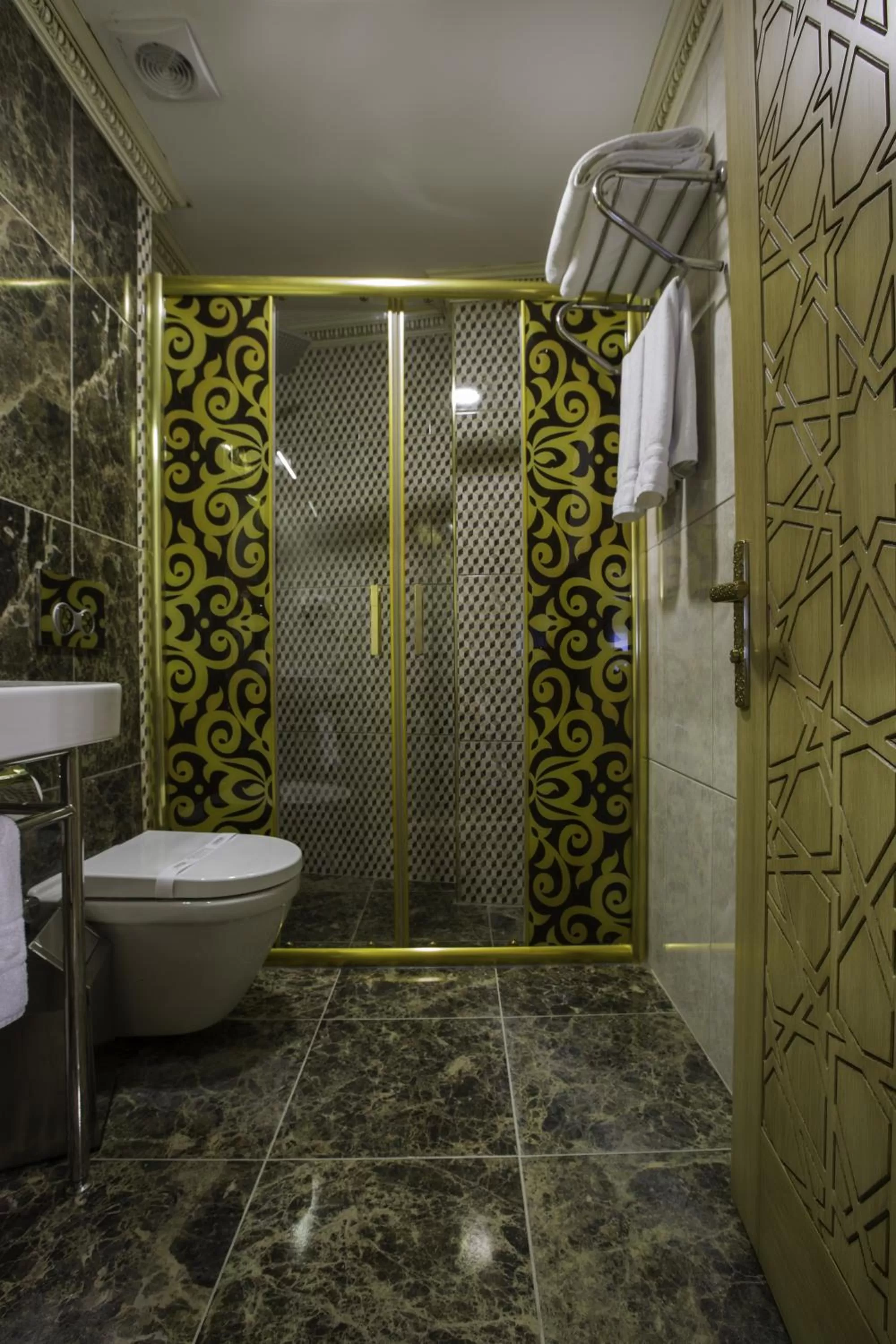 Shower in Empire Suite Hotel