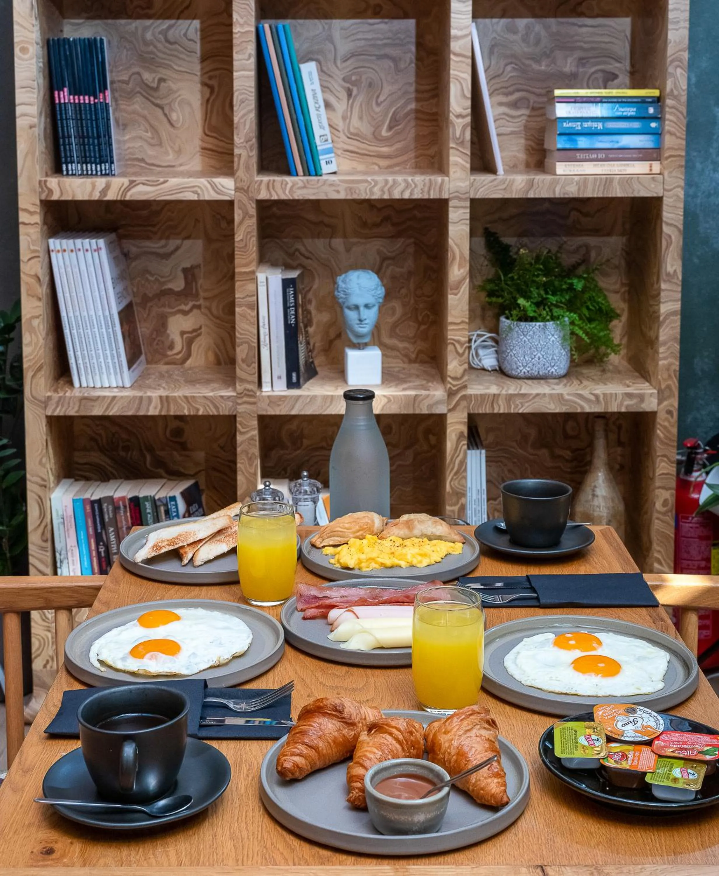 Breakfast in Metropole Urban Hotel