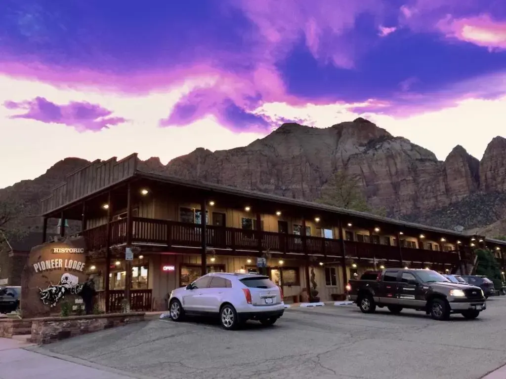 Facade/entrance, Property Building in Pioneer Lodge Zion National Park-Springdale