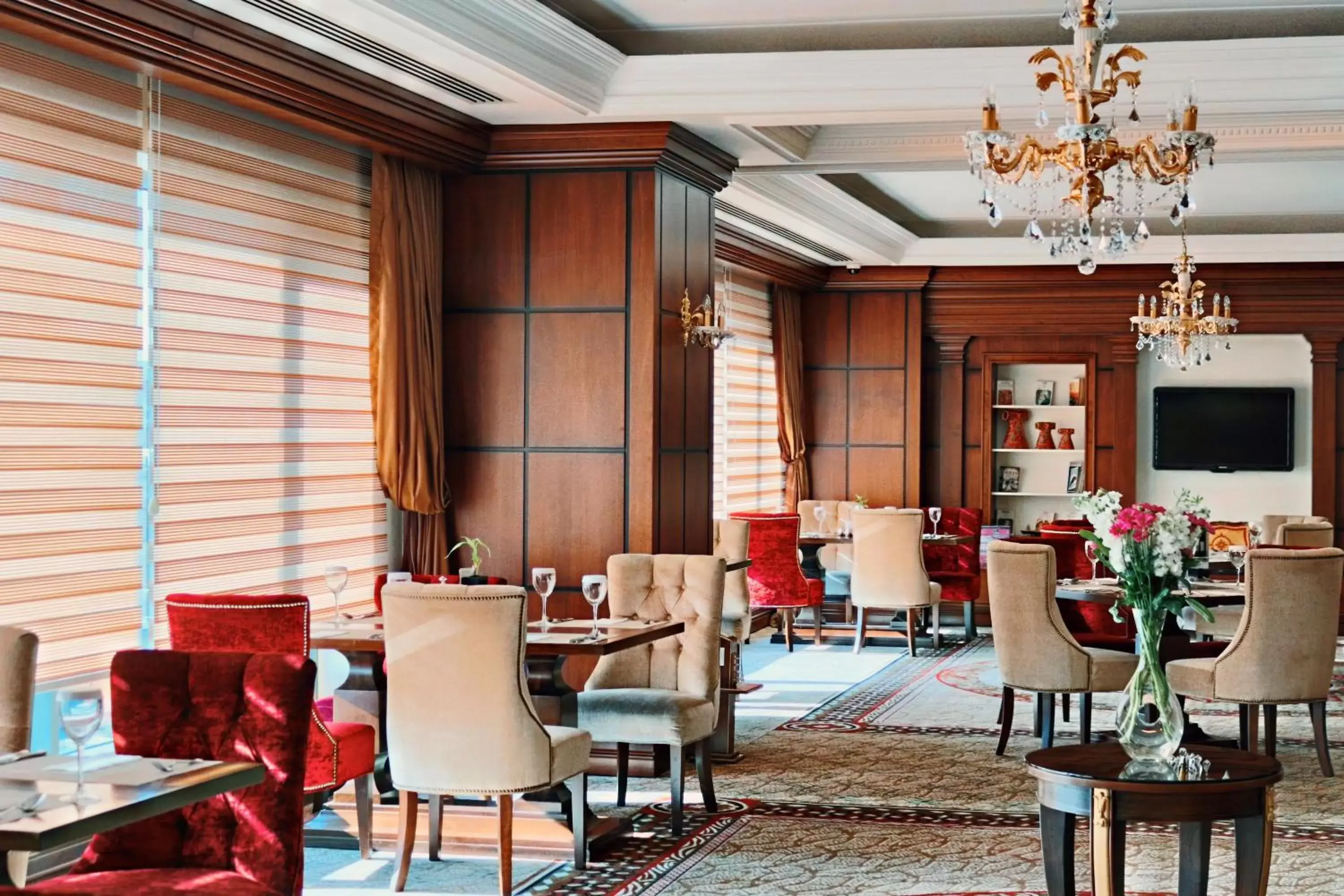 Lounge or bar in Crowne Plaza Istanbul Asia, an IHG Hotel