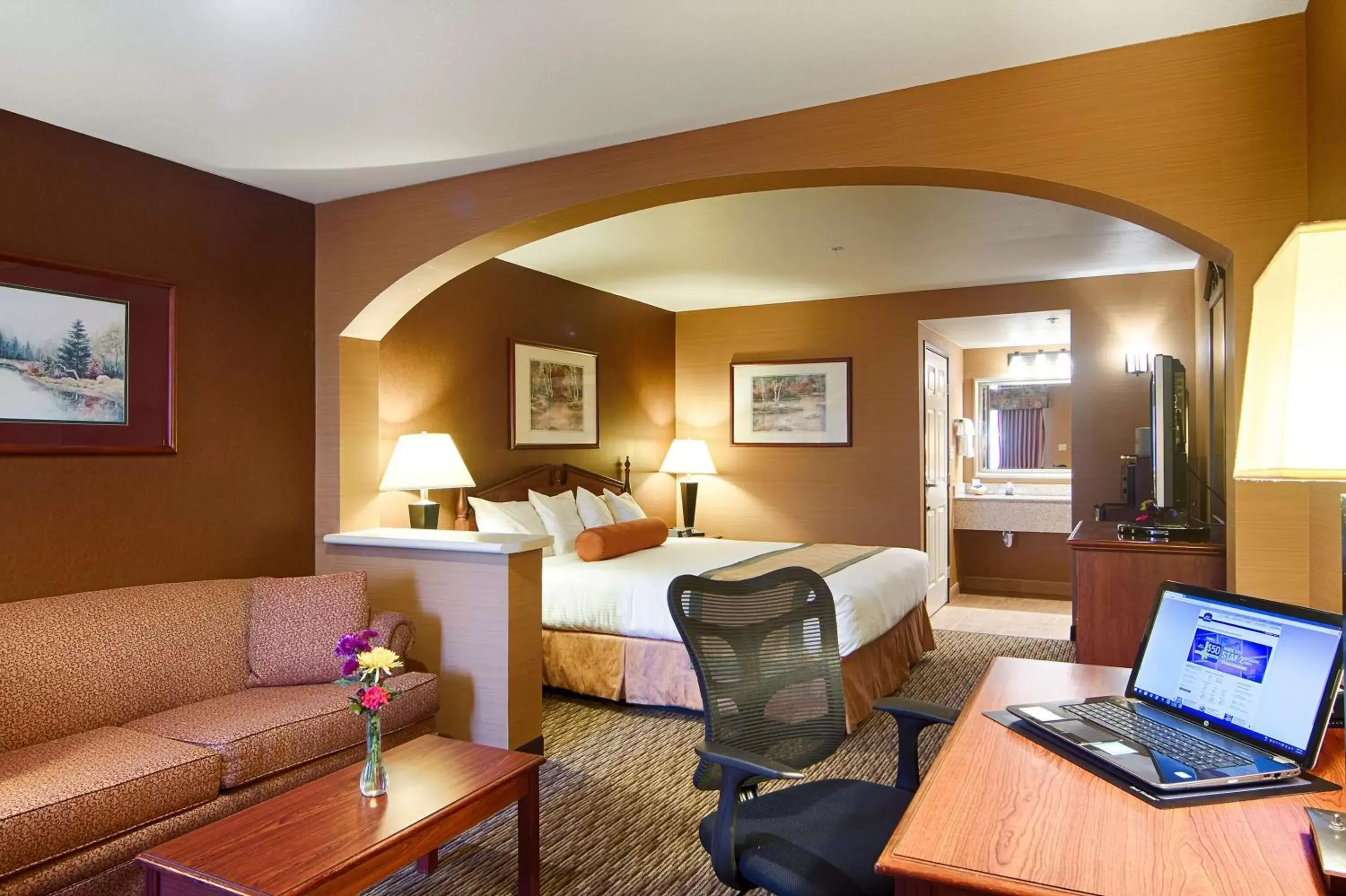 Photo of the whole room in Best Western Exeter Inn & Suites