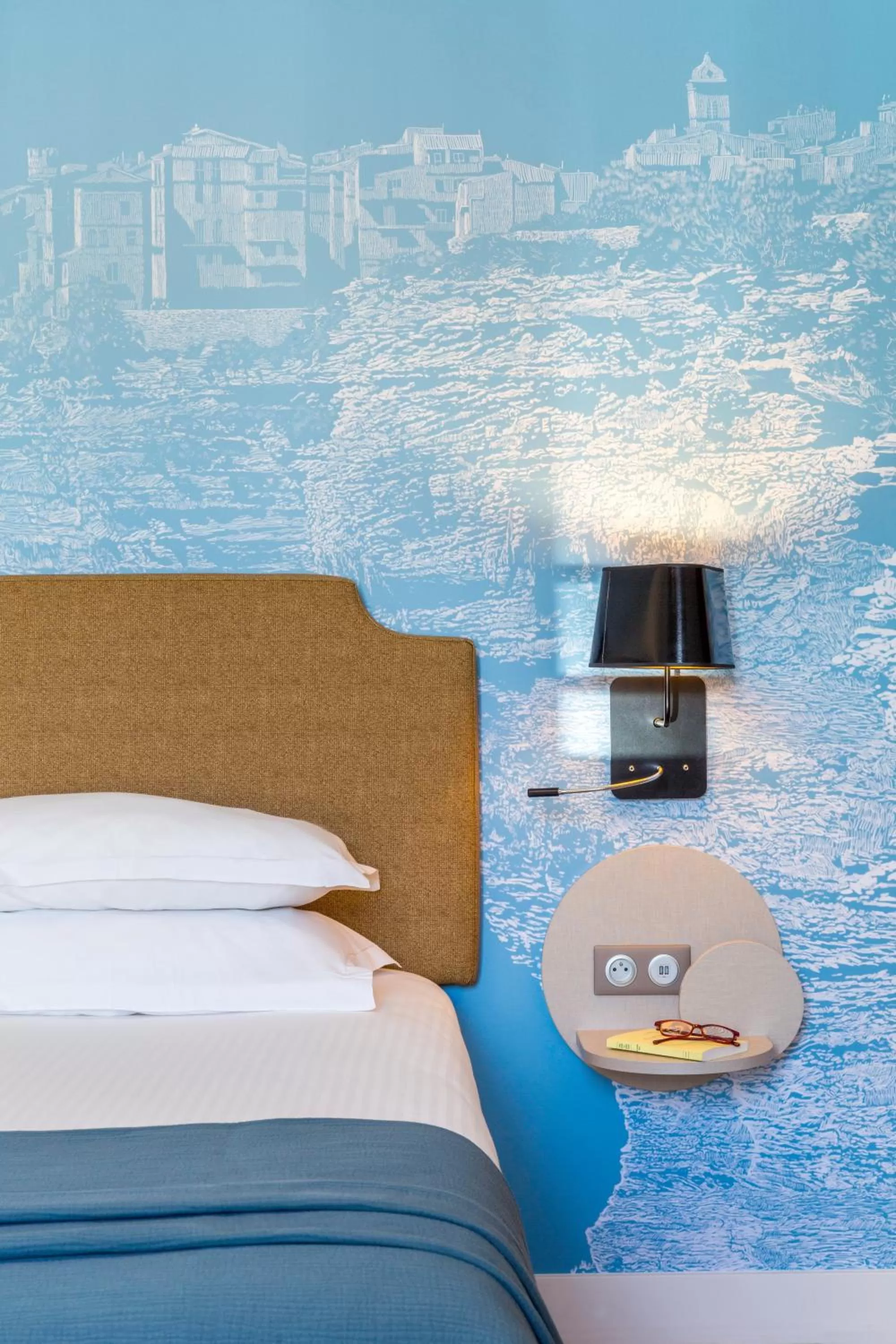 Bed in Best Western Hotel du Roy d'Aragon