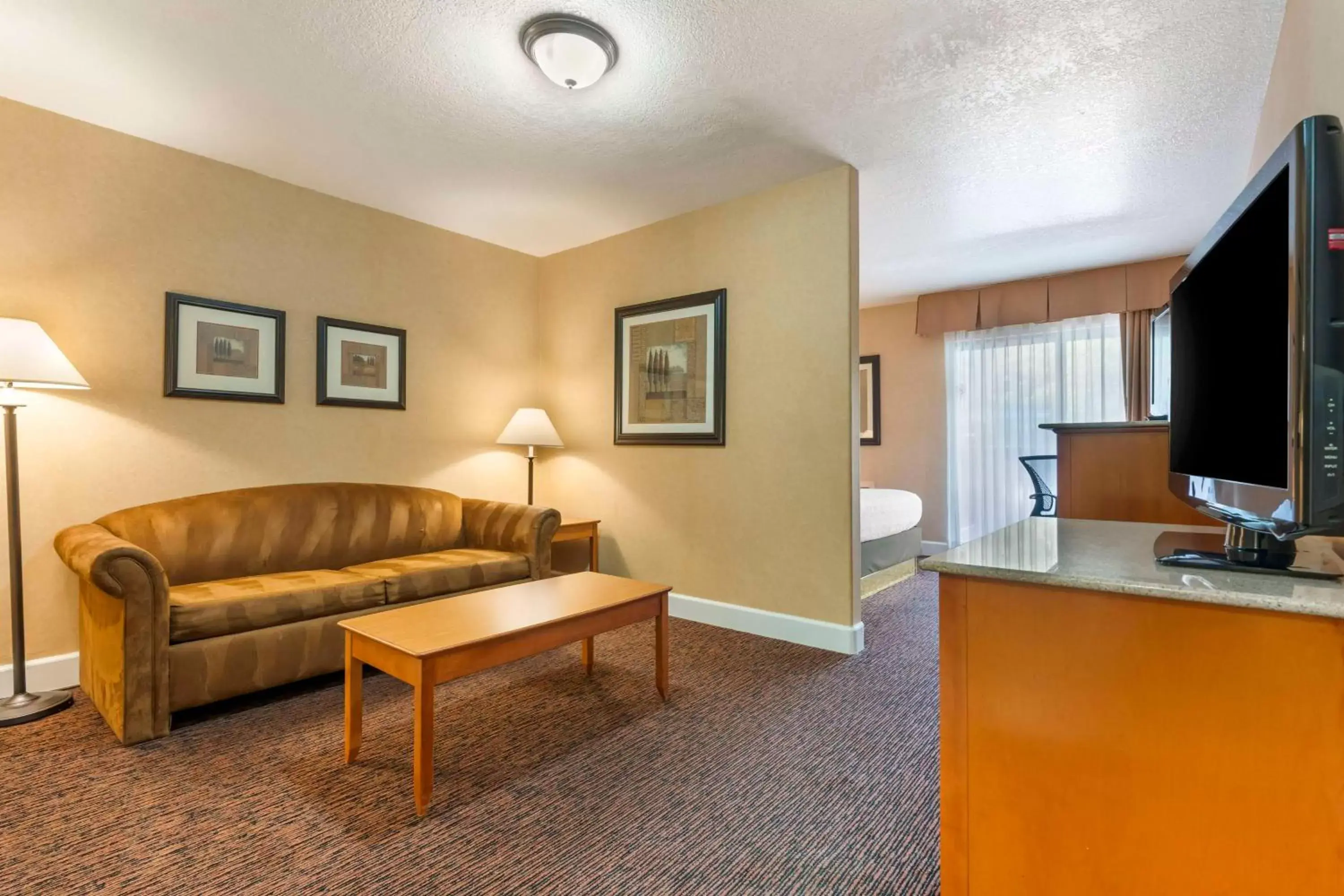 Bedroom, Seating Area in Best Western Plus Placerville Inn