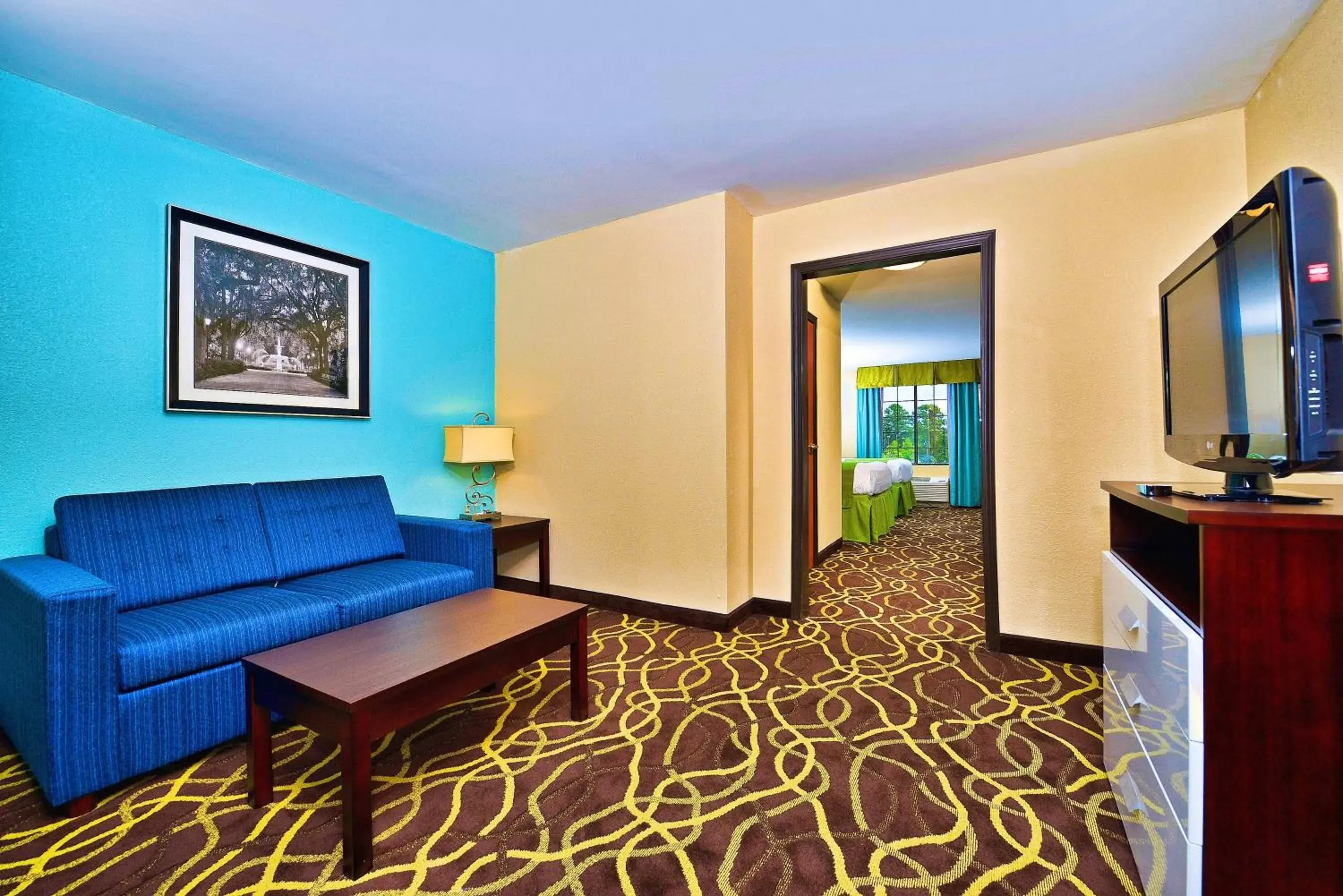 Living room, Seating Area in Best Western Plus Savannah Airport Inn and Suites