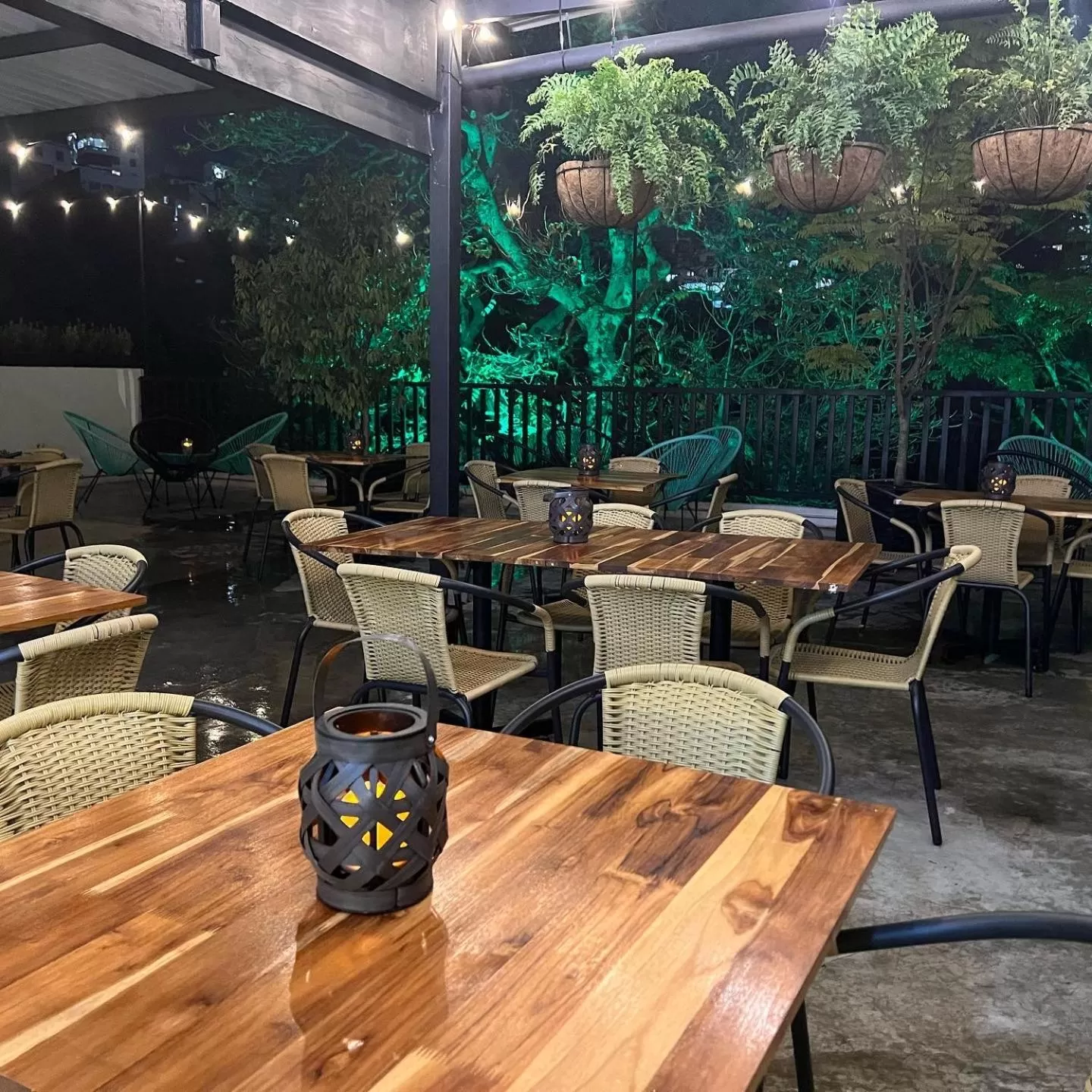 Restaurant/places to eat in HOTEL 9.5 SAN FERNANDO