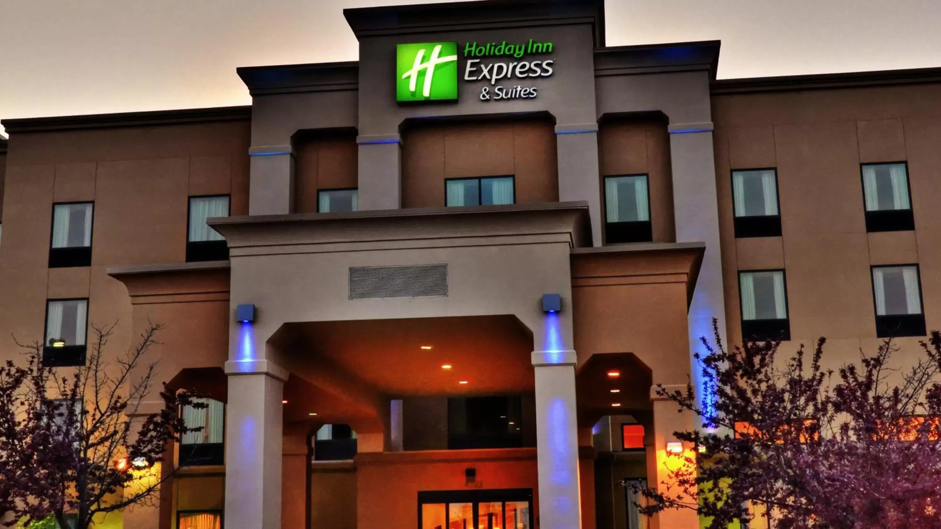 Property Building in Holiday Inn Express & Suites Sioux City-South, an IHG Hotel