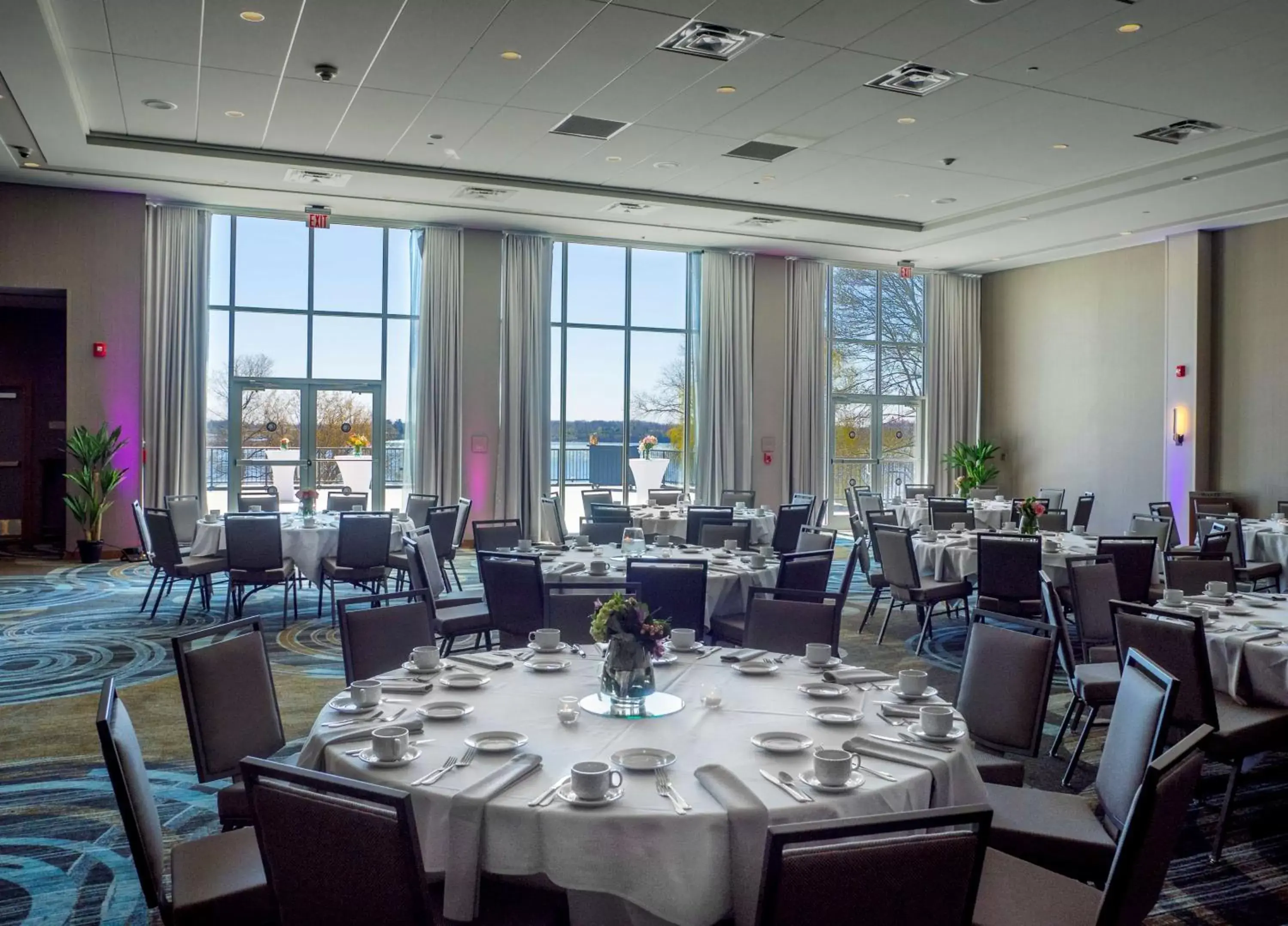 Meeting/conference room, Restaurant/Places to Eat in DoubleTree by Hilton Hotel Niagara Falls New York