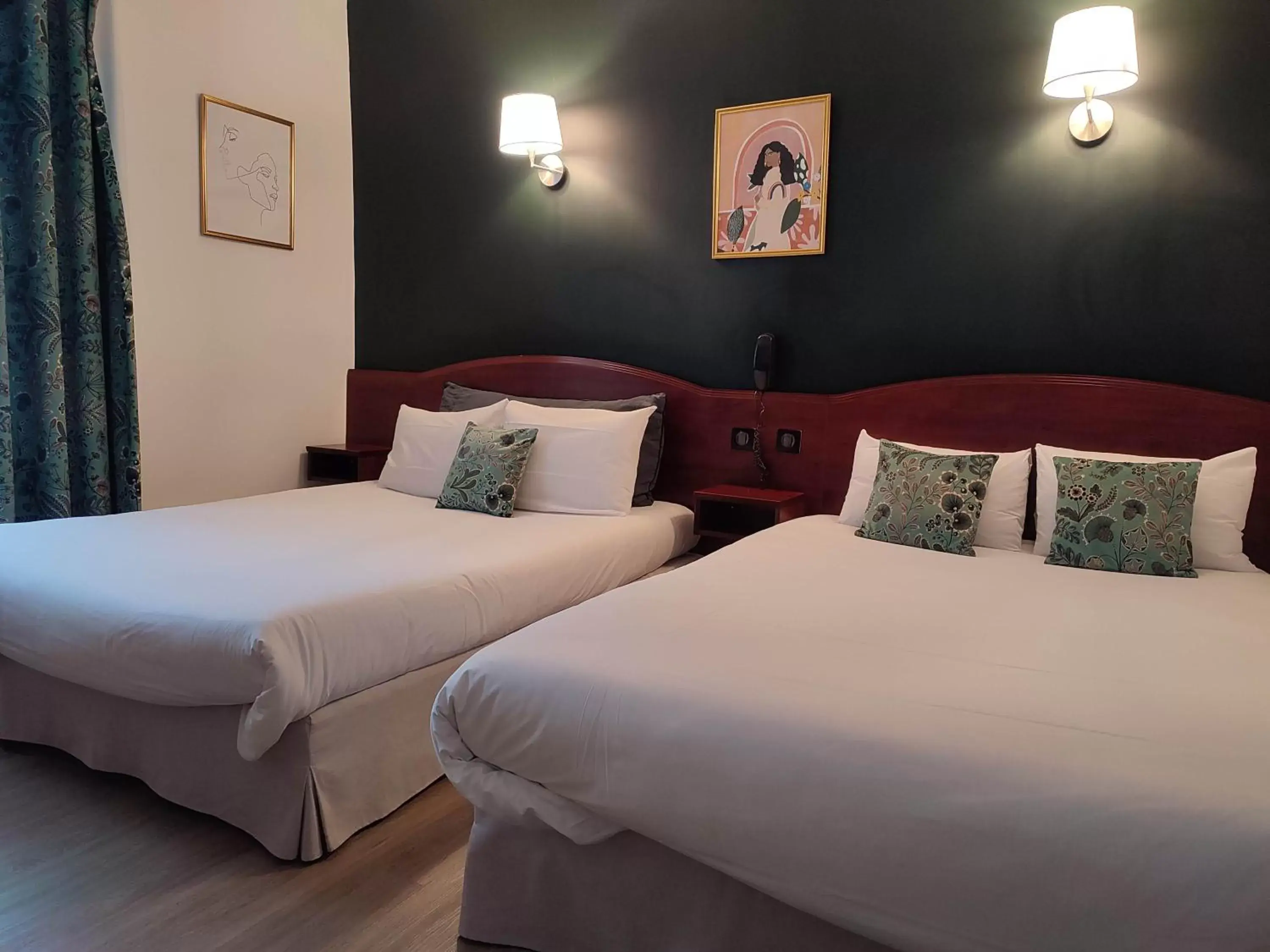 Bed in Grand Hotel De La Poste - Lyon Sud - Vienne