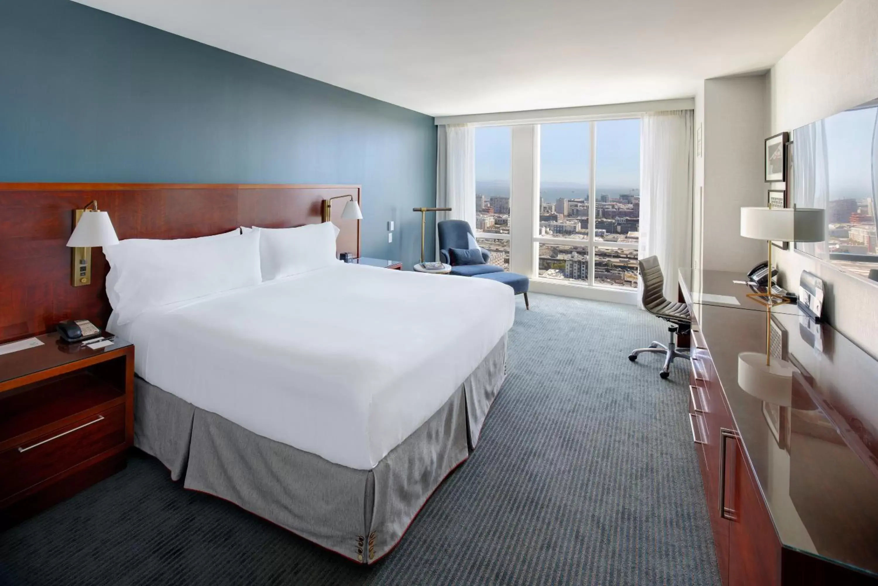 Bedroom, Bed in InterContinental San Francisco, an IHG Hotel