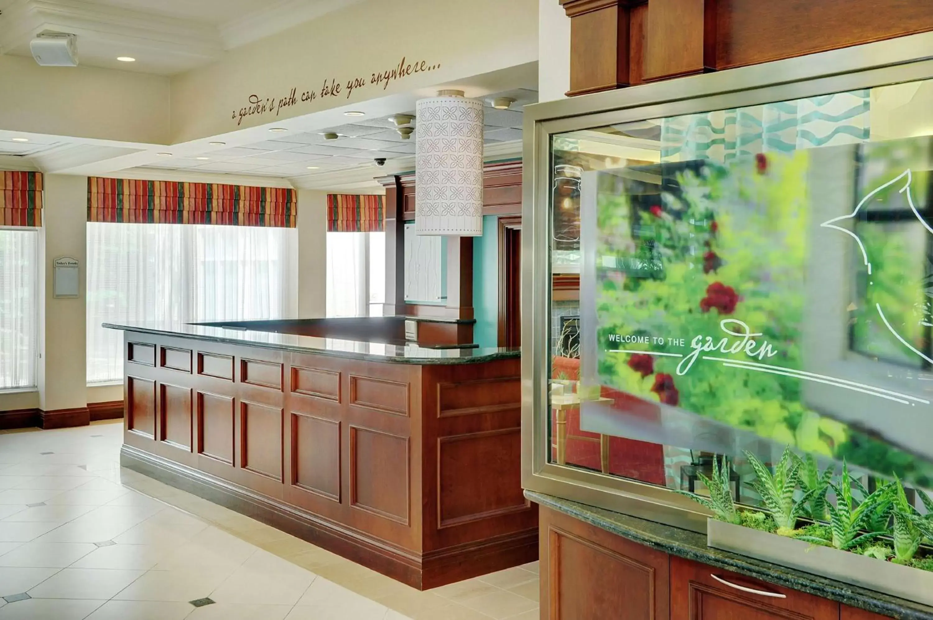 Lobby or reception, Kitchen/Kitchenette in Hilton Garden Inn Toronto/Burlington